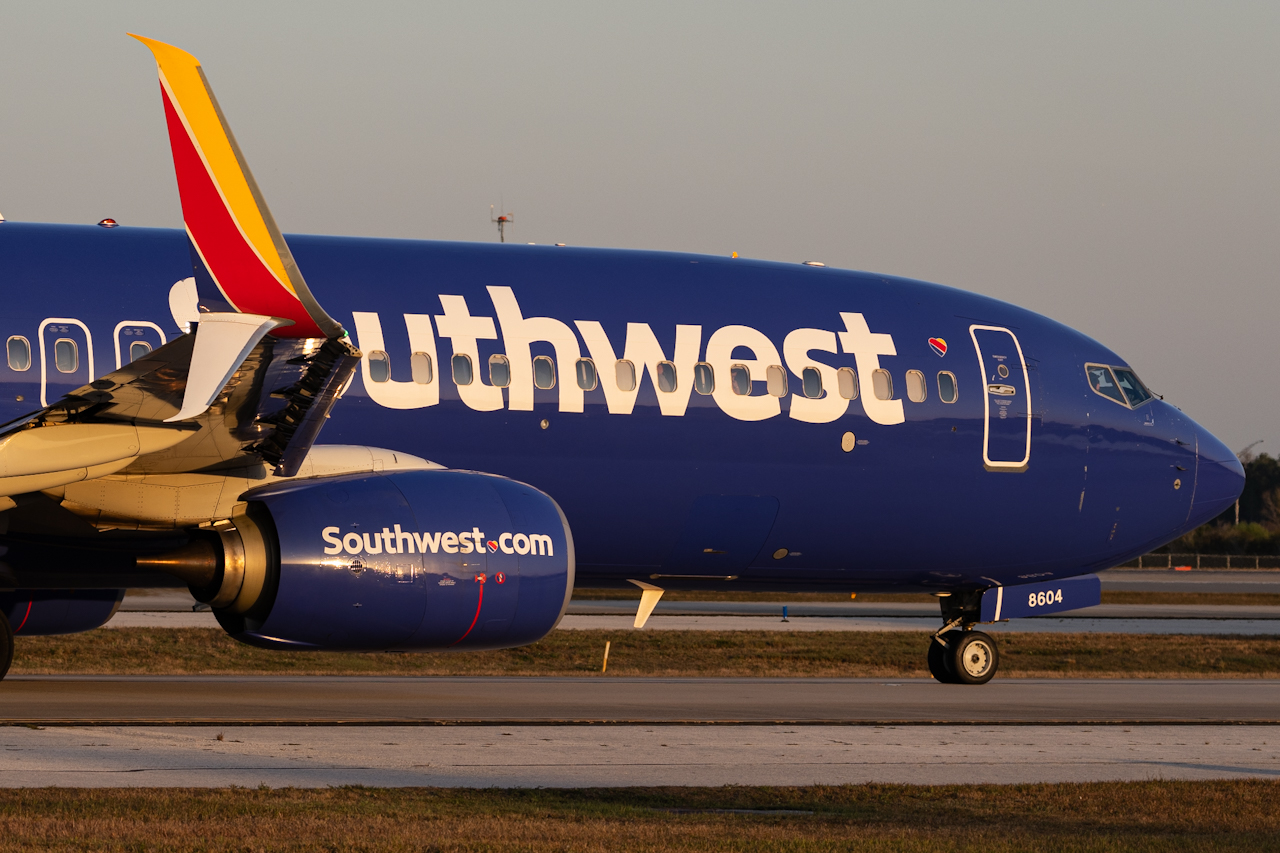 Full size: Southwest Airlines Boeing 737-800 N8604K at Orlando International Airport