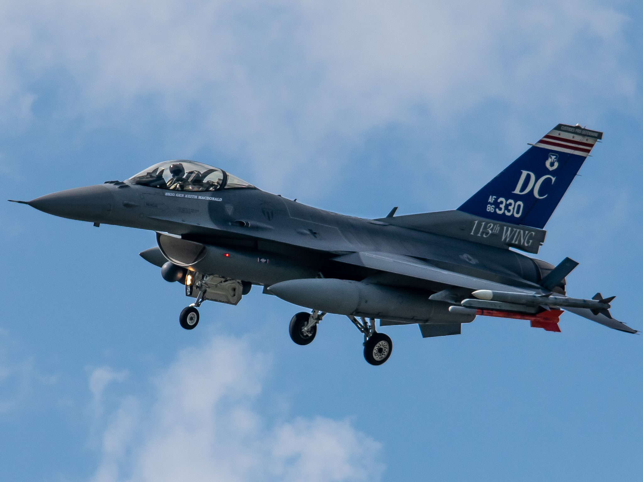 Full size: USAF - United States Air Force General Dynamics F-16 86-0330 at Joint Base Andrews