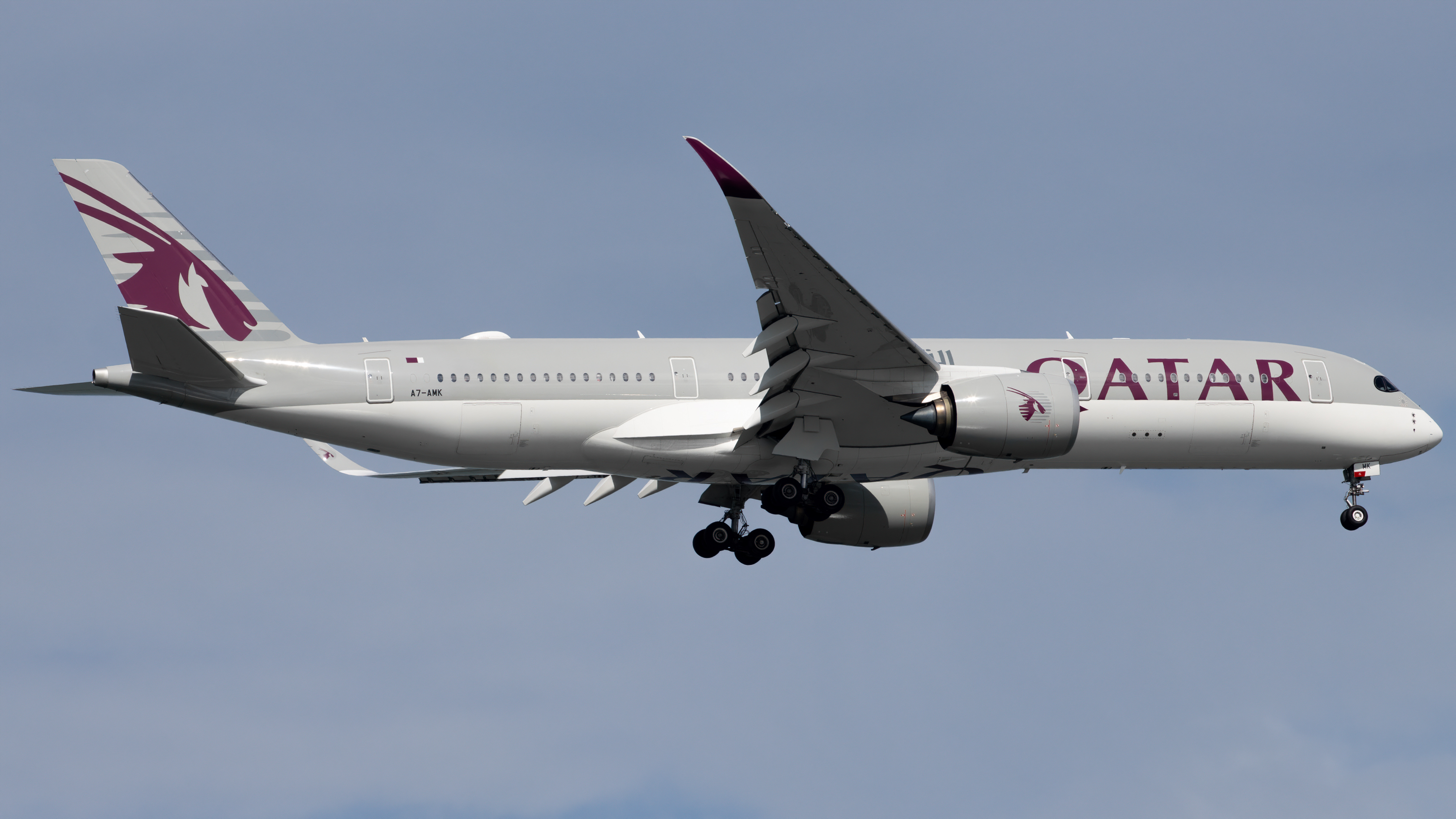 Full size: Qatar Airways Airbus A350-900 A7-AMK at Singapore-Changi Airport