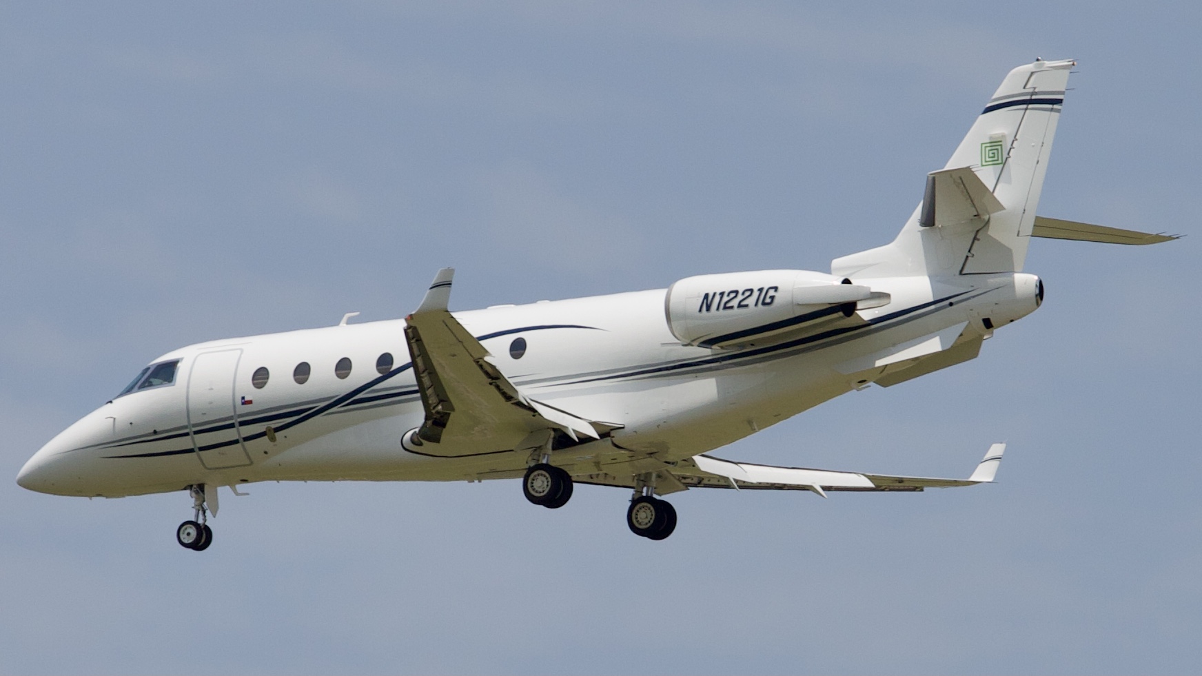 Full size: PRIVATE Gulfstream G200 N1221G at Houston-George Bush Intercontinental Airport