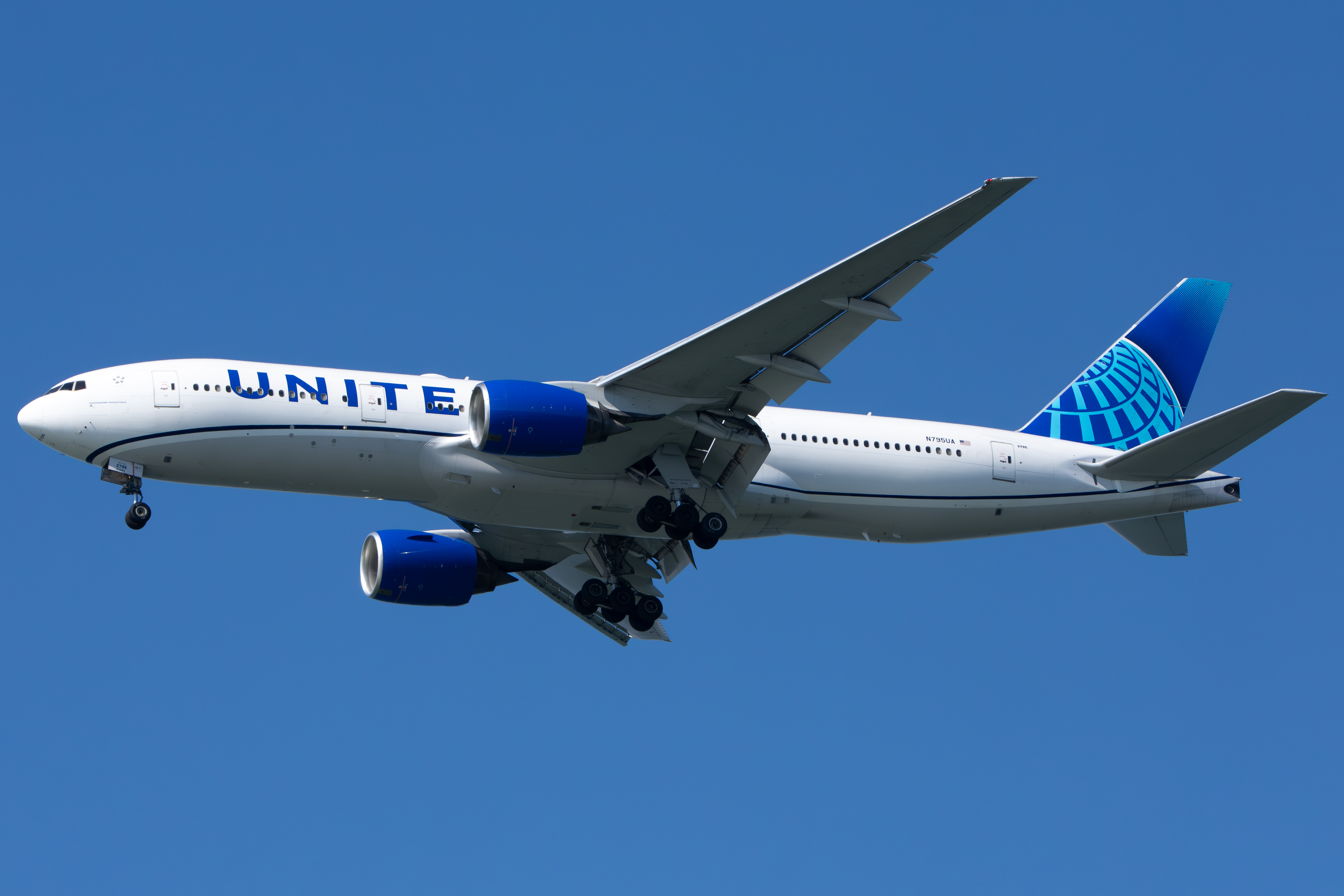 Full size: United Airlines Boeing 777-200ER N795UA at San Francisco International Airport