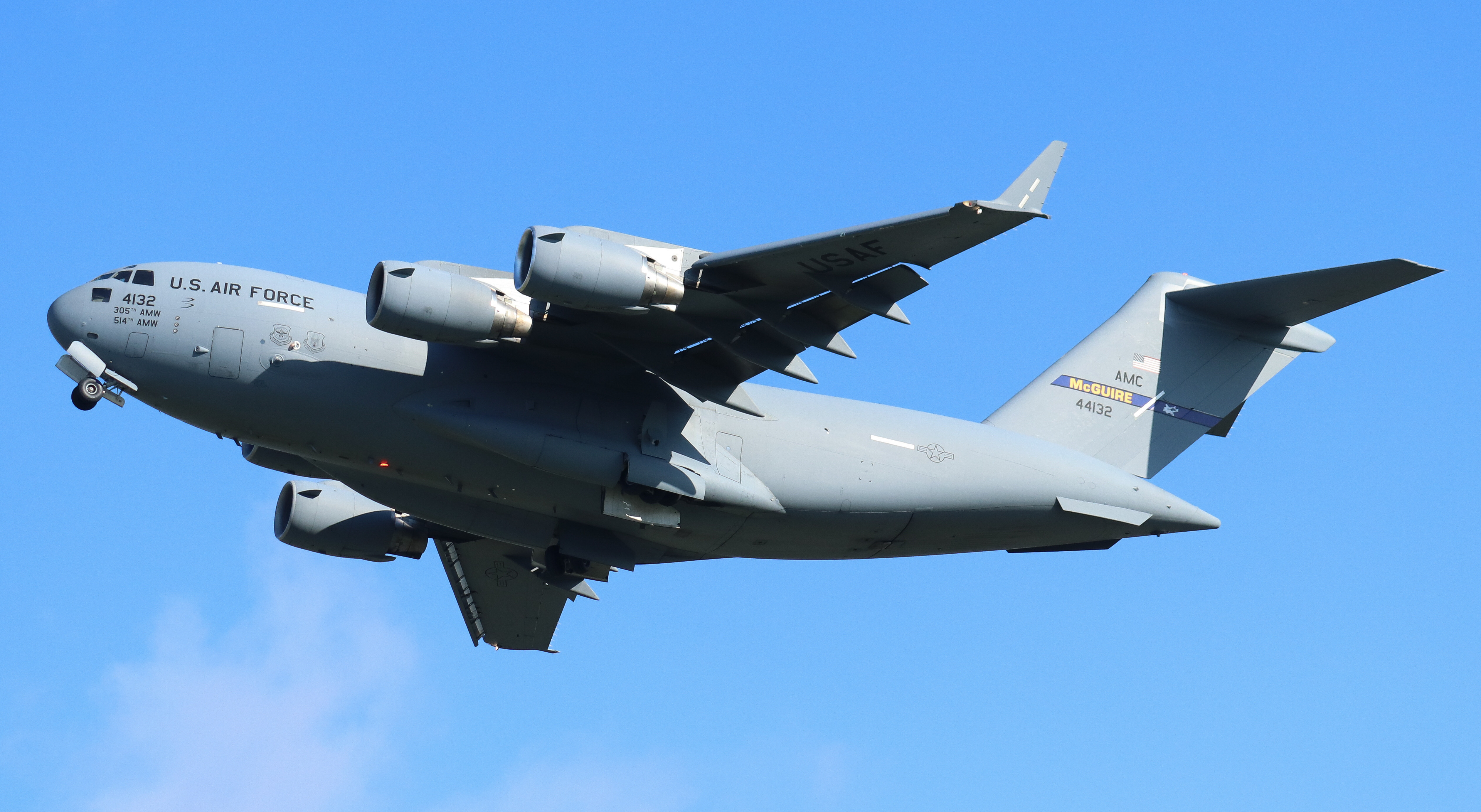 Full size: USAF - United States Air Force Boeing C-17 Globemaster III 04-4132 at Lancaster Airport