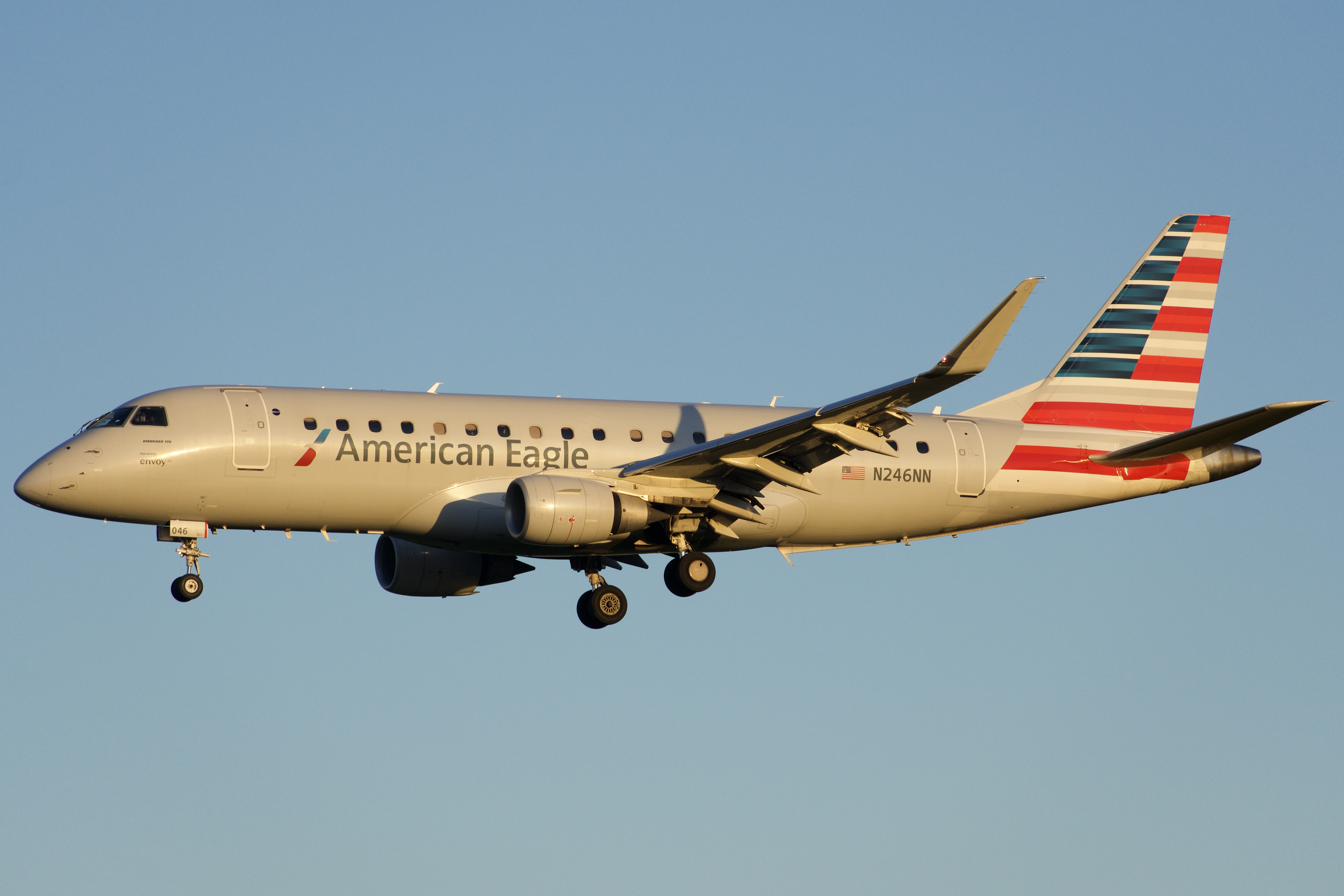 Full size: American Eagle Embraer E175 N246NN at Green Bay-Austin Straubel International Airport