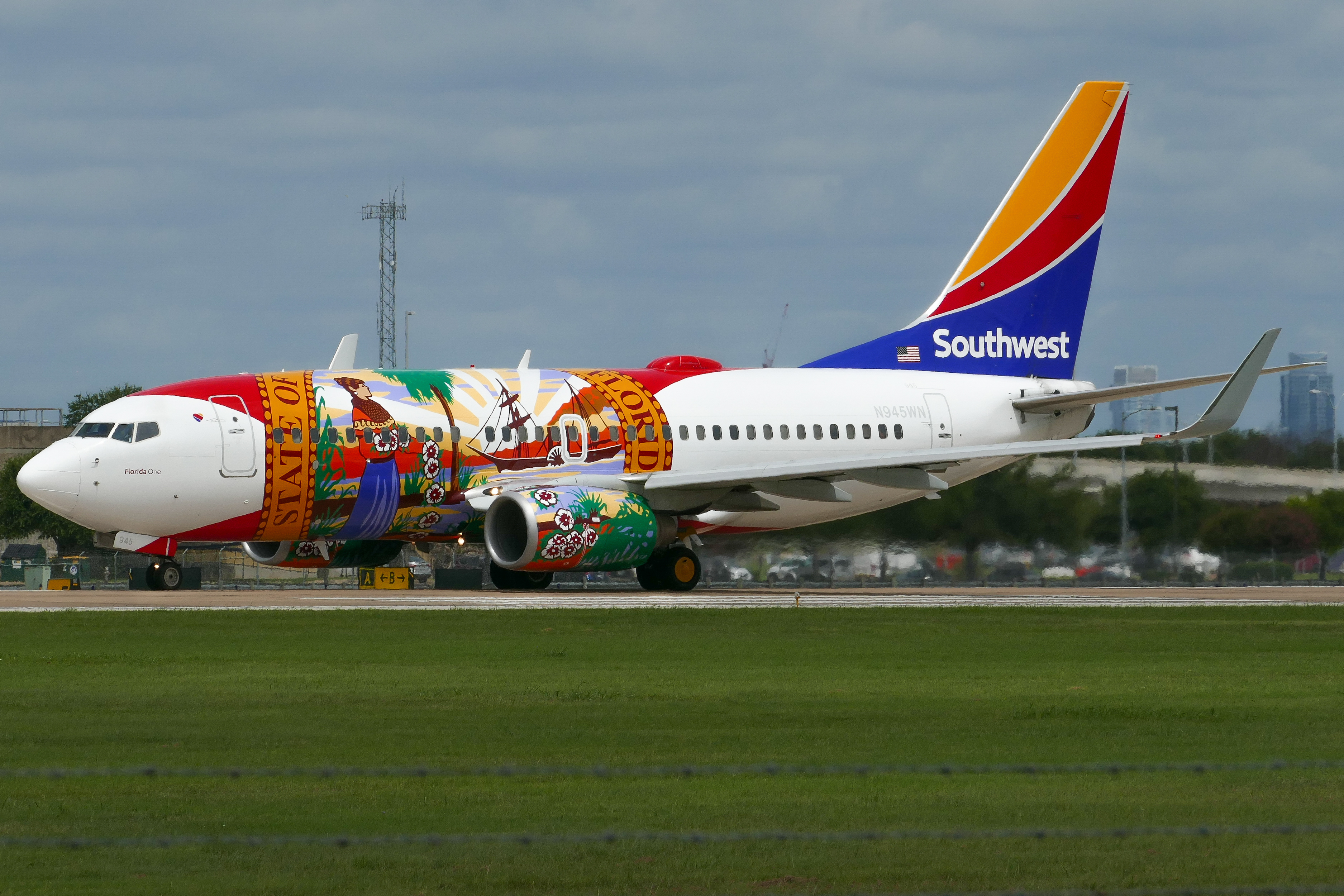 Full size: Southwest Airlines  Boeing 737-700 N945WN at Austin-Bergstrom International Airport