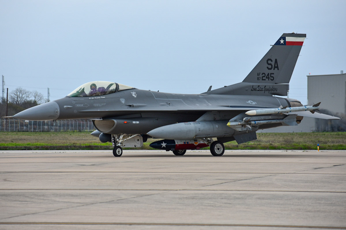 Full size: USAF - United States Air Force F-16C 87-0245 at Kelly Field Airport