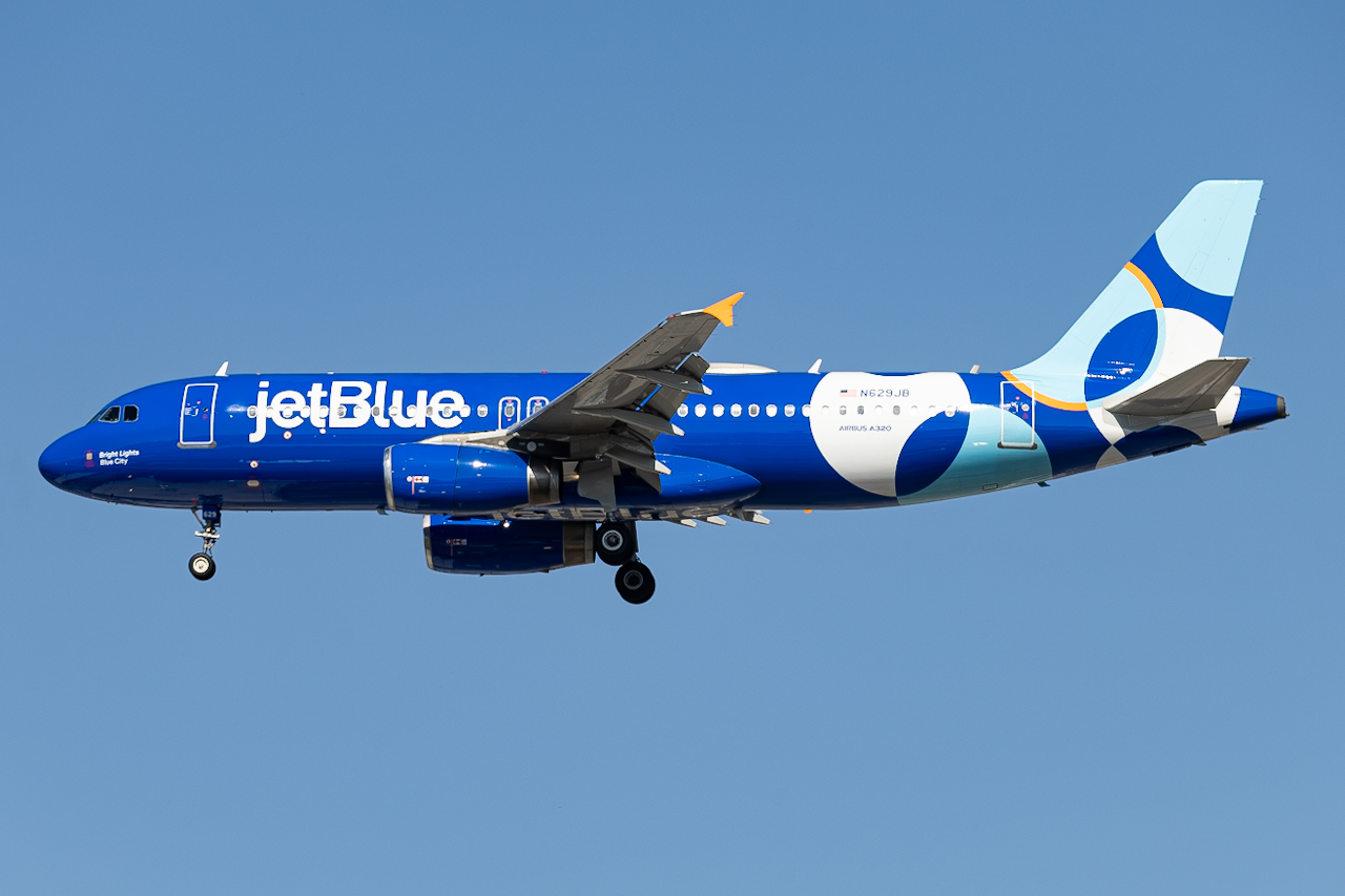 Full size: JetBlue Airways Airbus A320 N629JB at Tampa International Airport