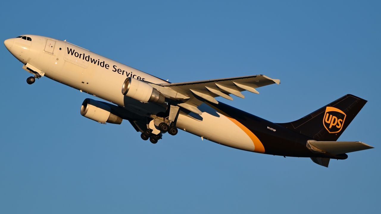 Full size: United Parcel Service Airbus A300F-600 N147UP at Reno/Tahoe International Airport