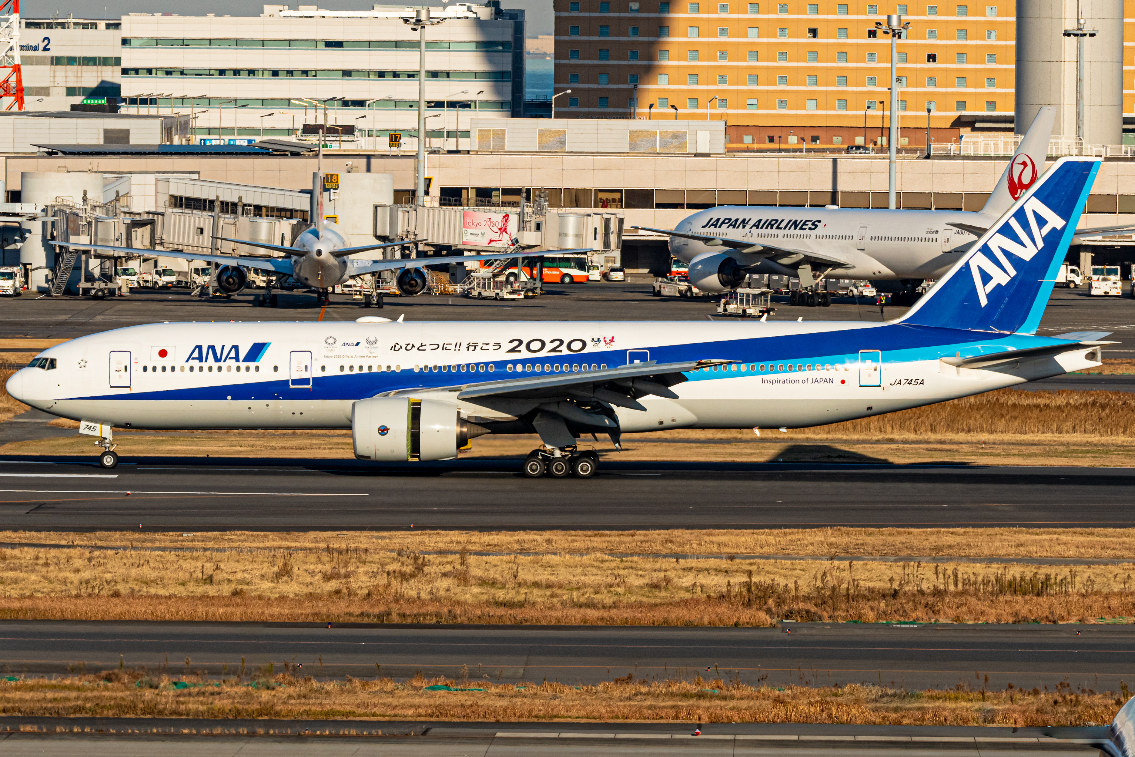 Full size: All Nippon Airways Boeing 777-200ER JA745A at Tokyo-Haneda Airport