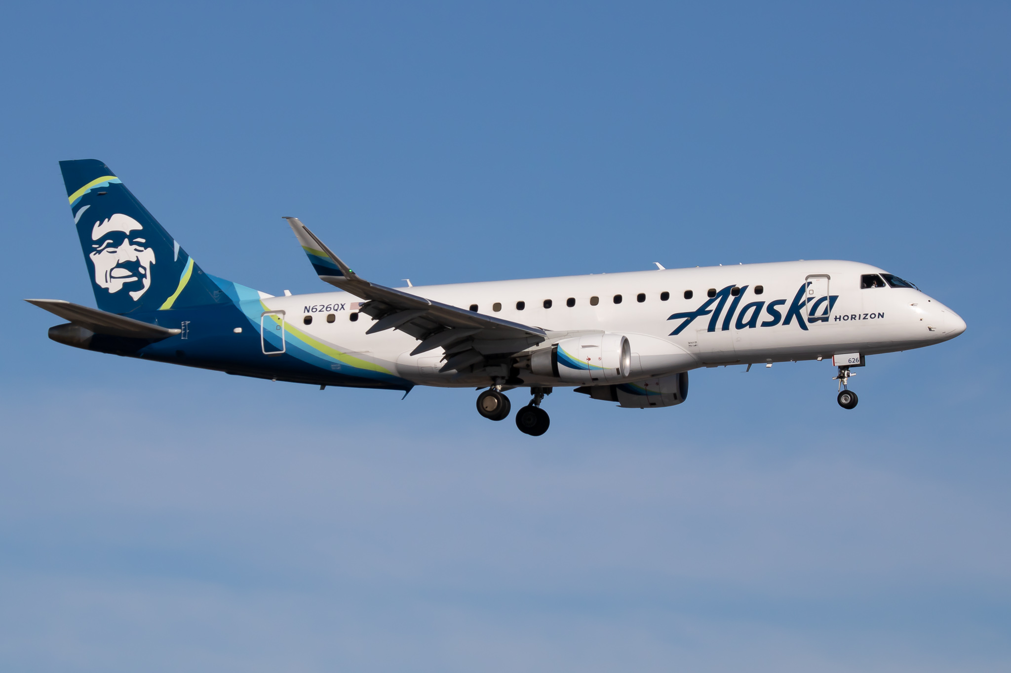 Full size: Horizon Air Embraer E175 N626QX at Boise Air Terminal/Gowen Field