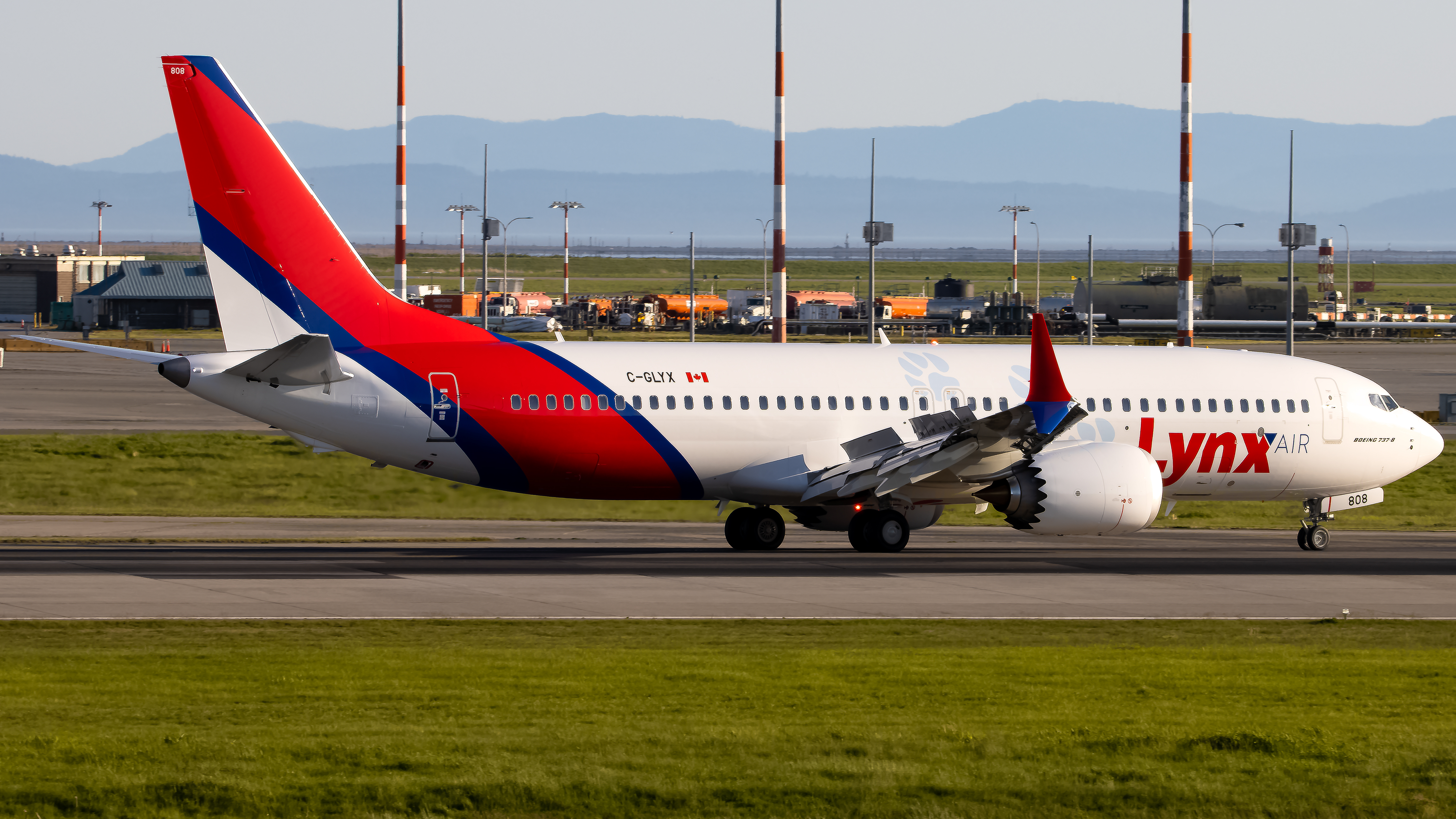 Full size: Lynx Air International Boeing 737 MAX 8 C-GLYX at Vancouver International Airport