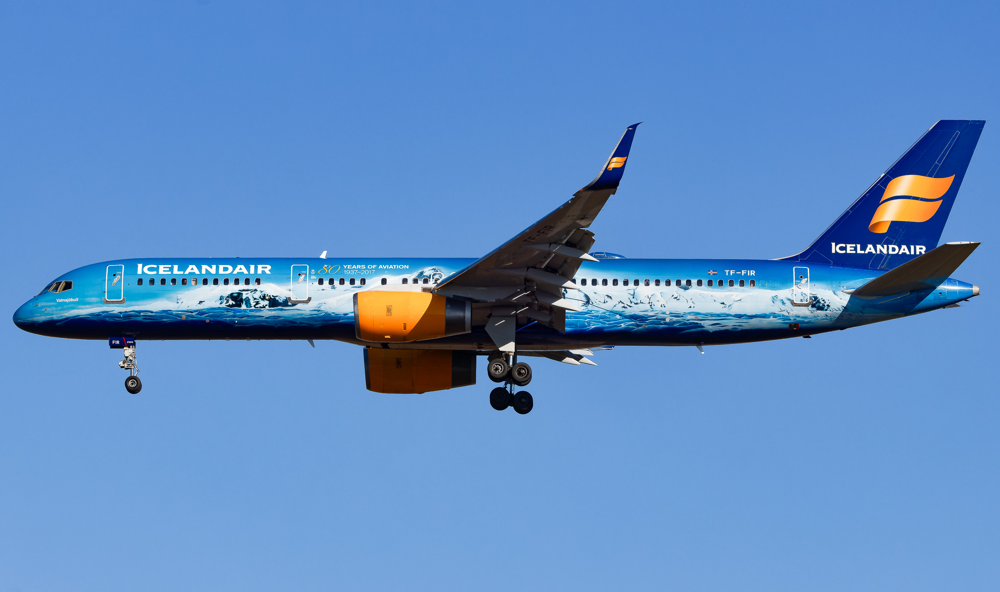 Full size: Icelandair Boeing 757-200 TF-FIR at Orlando International Airport