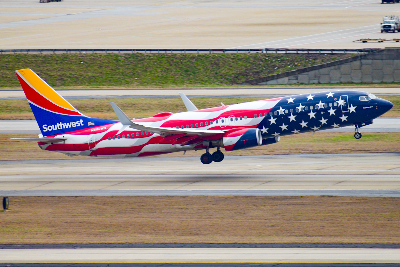 Full size: Southwest Airlines Boeing 737-800 N500WR at Hartsfield-Jackson Atlanta International Airport
