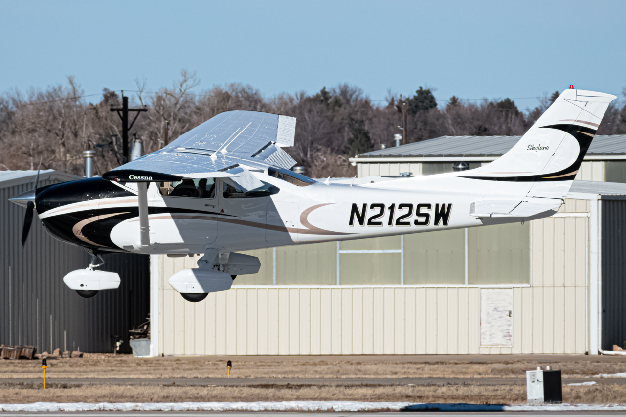 Full size: PRIVATE Cessna 182 Skylane N212SW at Vance Brand Airport