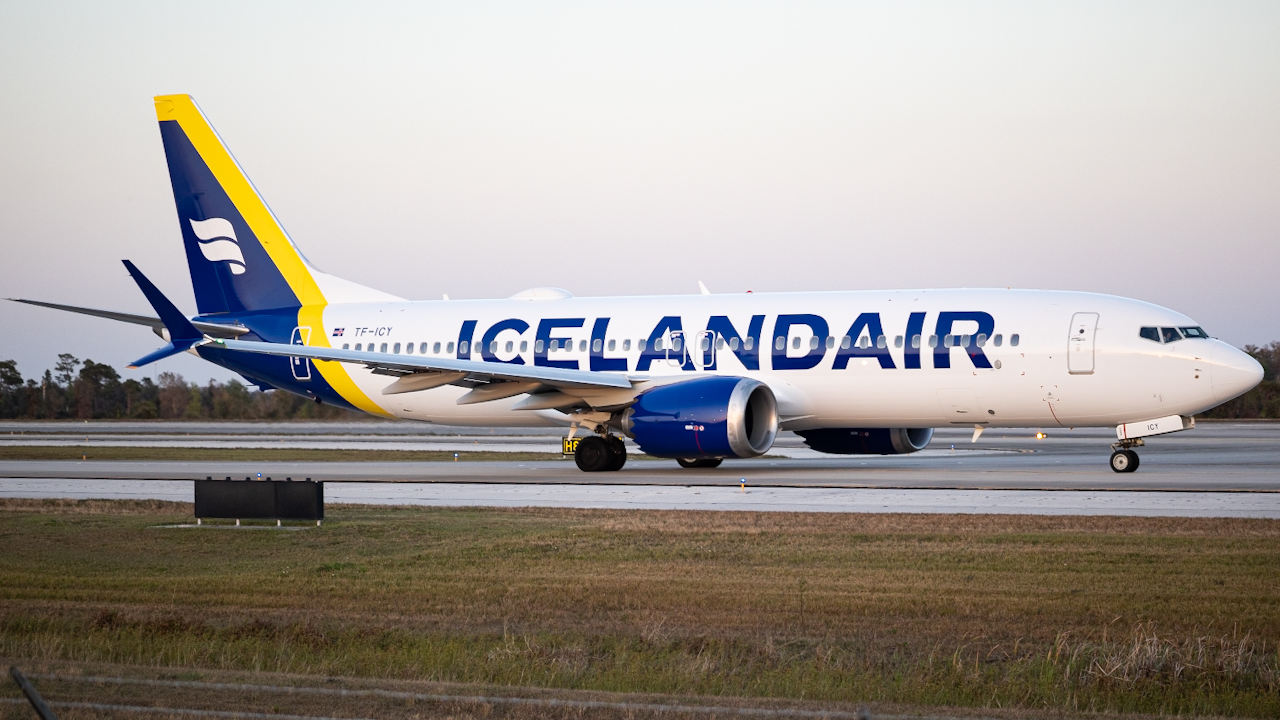 Full size: Icelandair Boeing 737 MAX 8 TF-ICY at Orlando International Airport