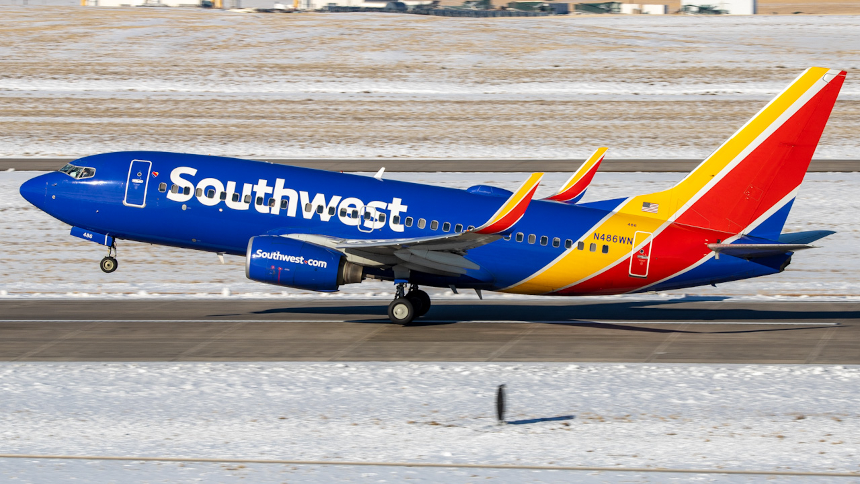 Full size: Southwest Airlines Boeing 737-700 N486WN at Denver International Airport