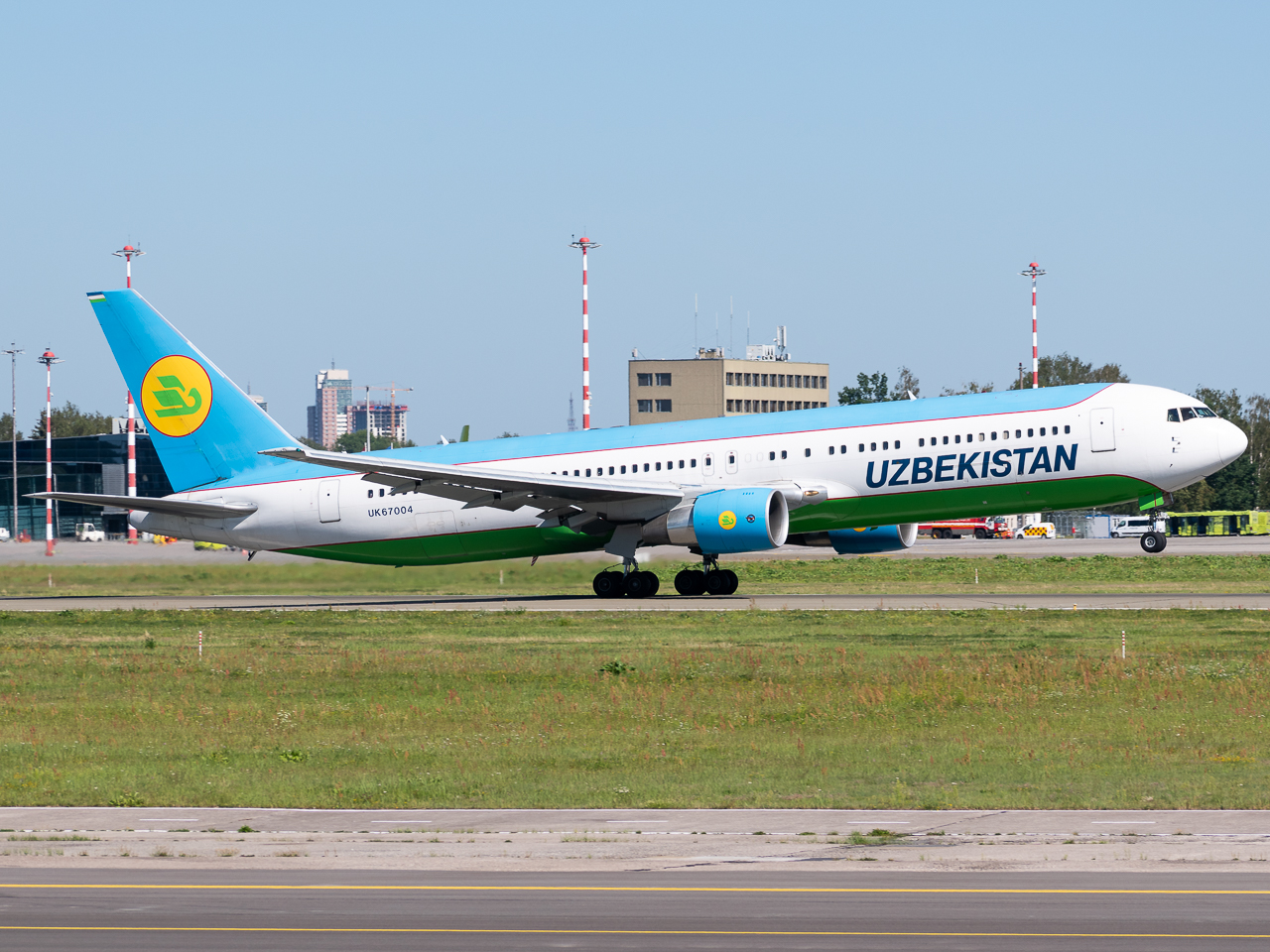 Full size: Uzbekistan Airways Boeing 767-300ER UK67004 at Riga International Airport