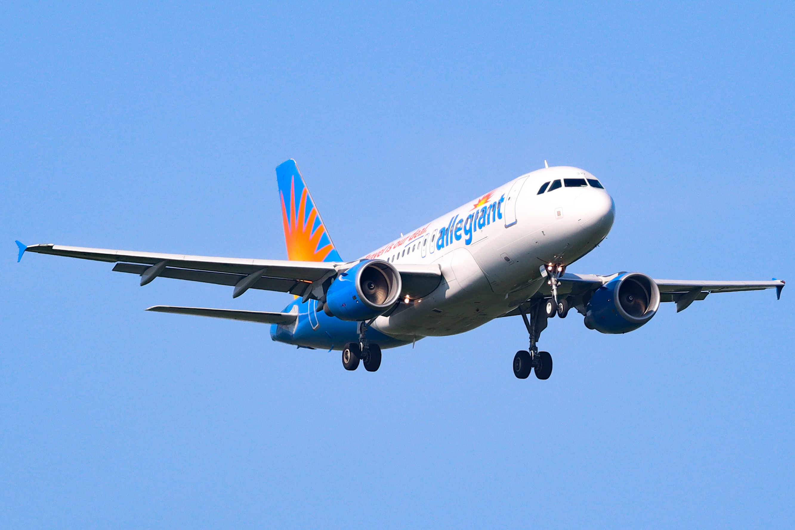 Full size: Allegiant Airbus A319 N327NV at Rickenbacker International Airport