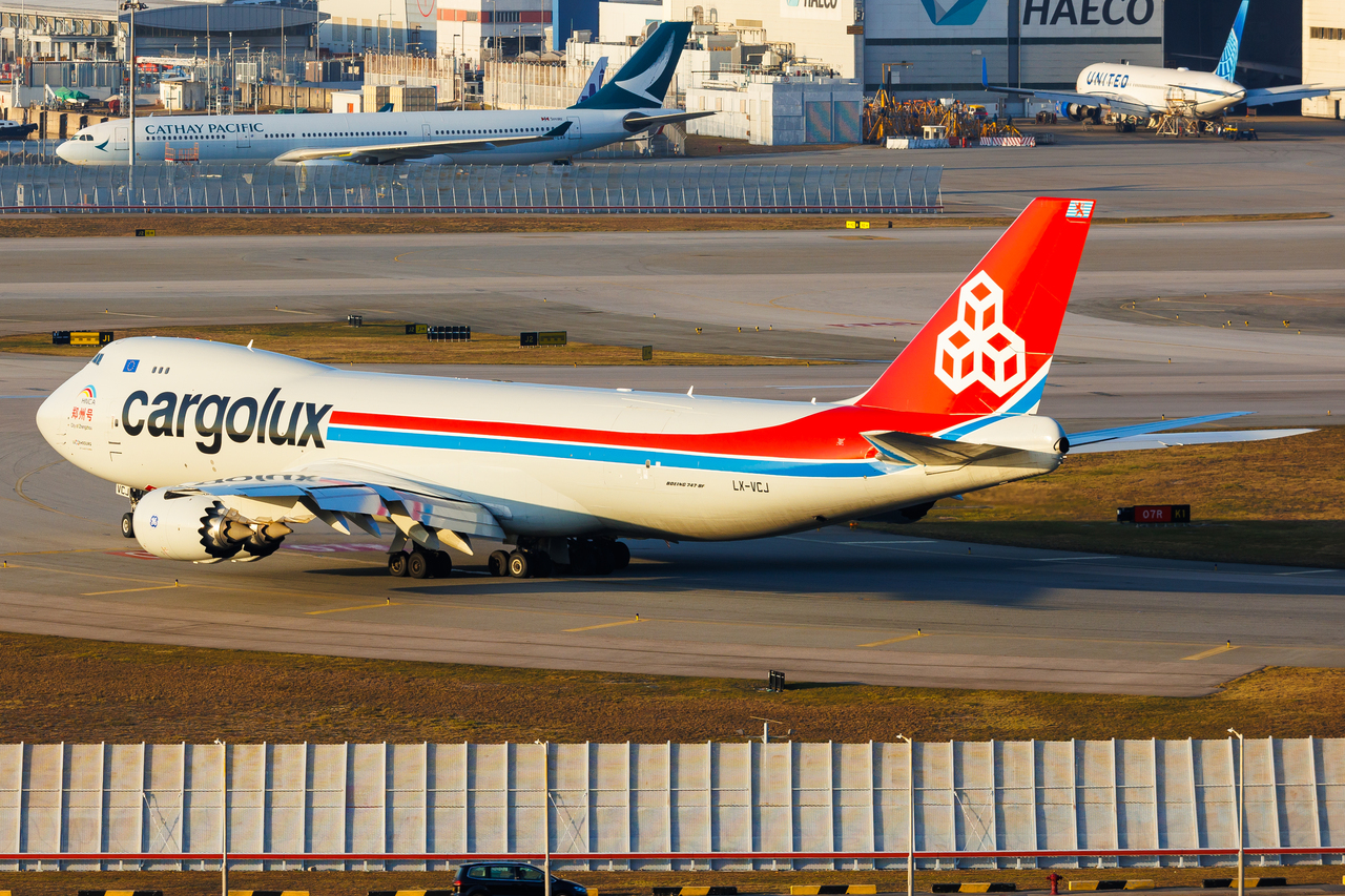 Full size: CargoLux Boeing 747-400F LX-VCJ at Hong Kong International Airport