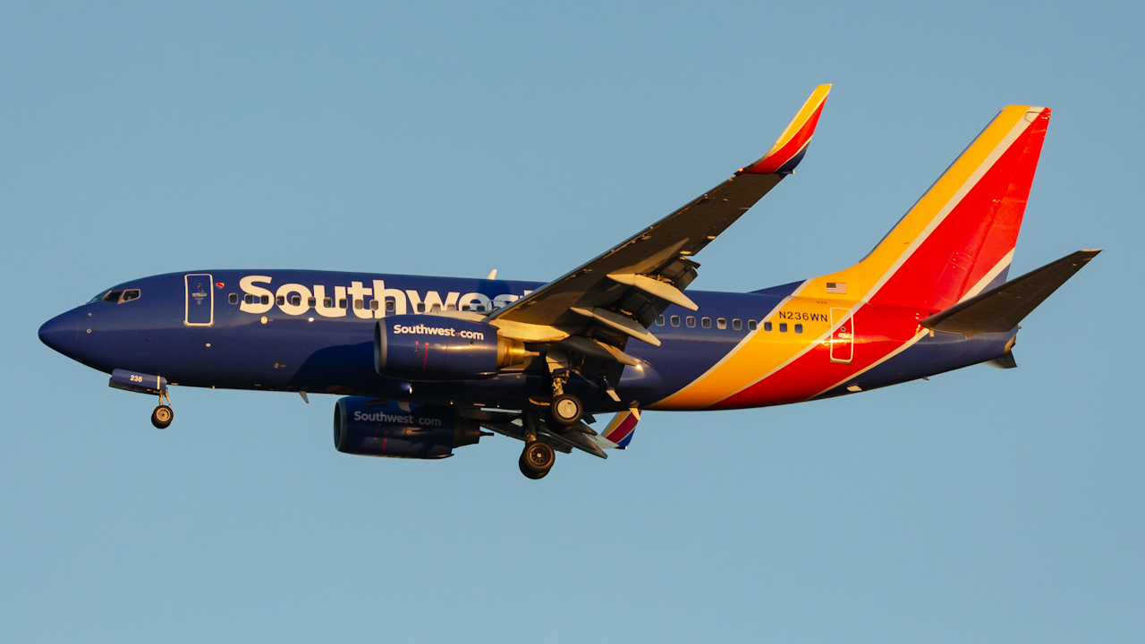 Full size: Southwest Airlines Boeing 737-700 N236WN at Tampa International Airport