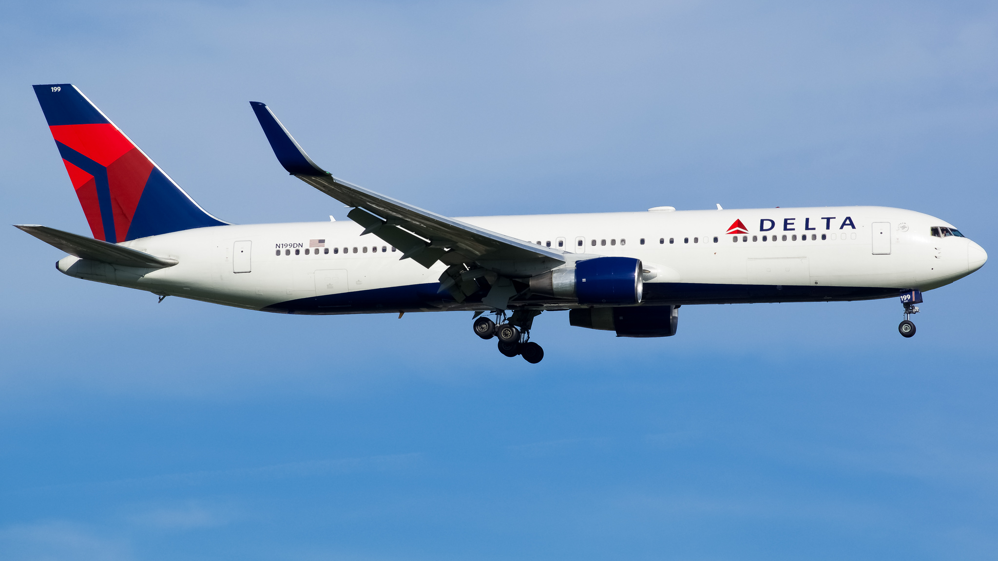 Full size: Delta Airlines Boeing 767-300ER N199DN at John F. Kennedy International Airport