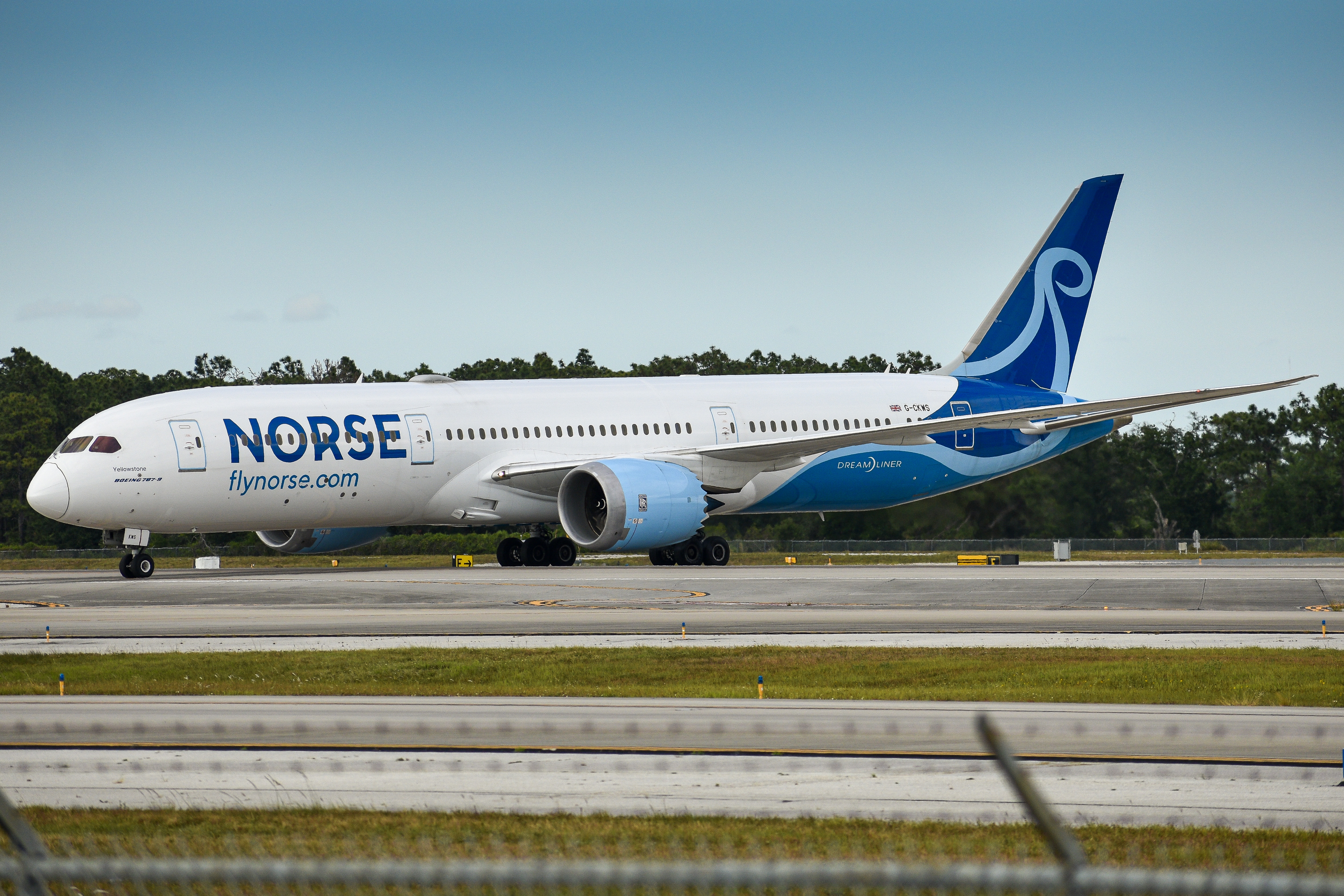 Full size: Norse Airways Boeing 787-9 G-CKWS at Orlando International Airport
