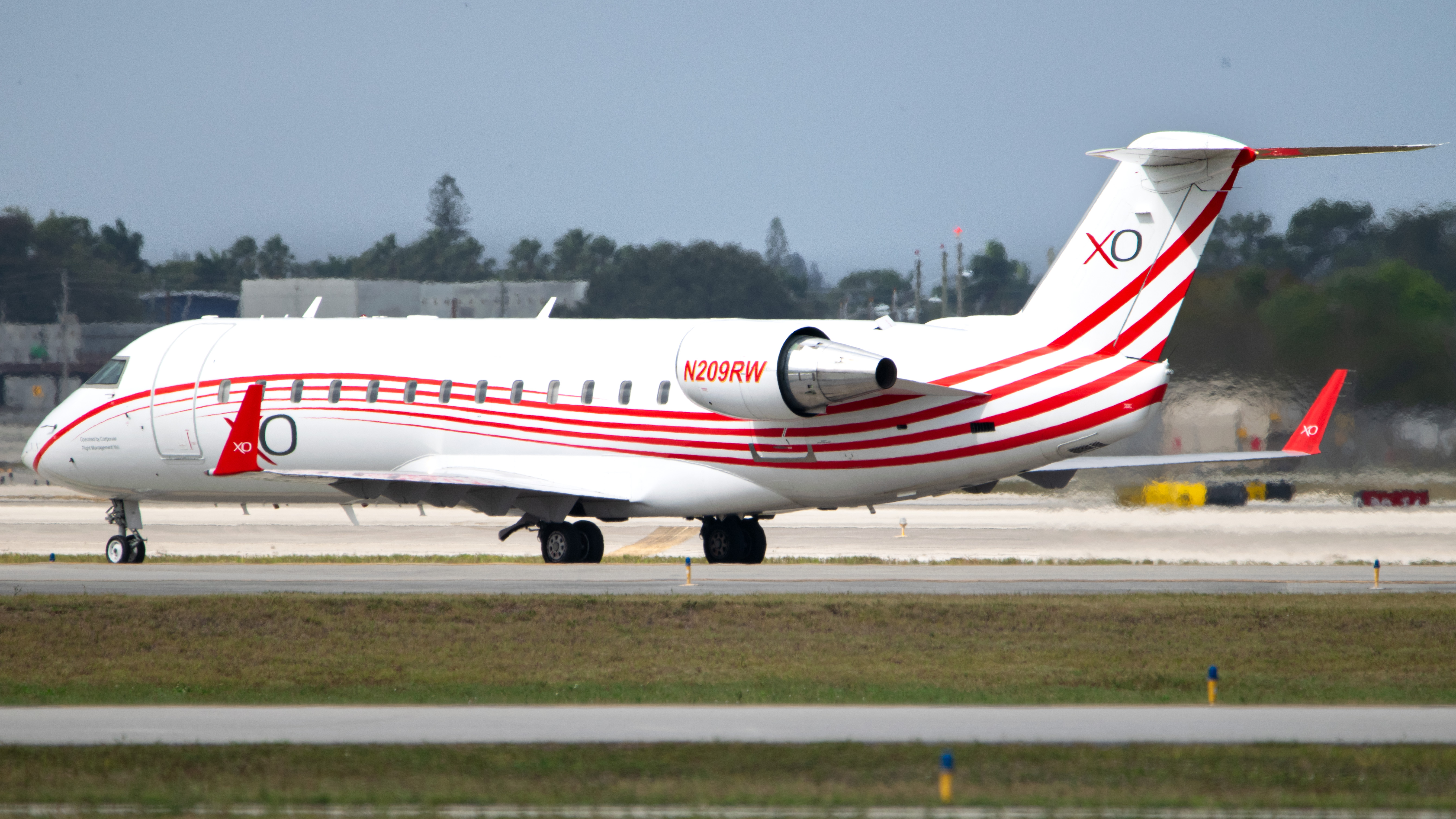 Full size: Contour Airlines Mitsubishi CRJ-200 N209RW at Palm Beach International Airport