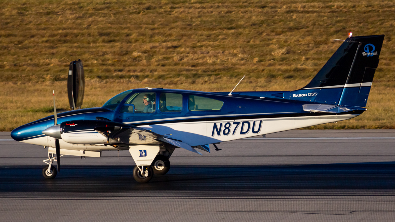 Full size: PRIVATE Beechcraft 55 Baron  N87DU at John Glenn Columbus International Airport