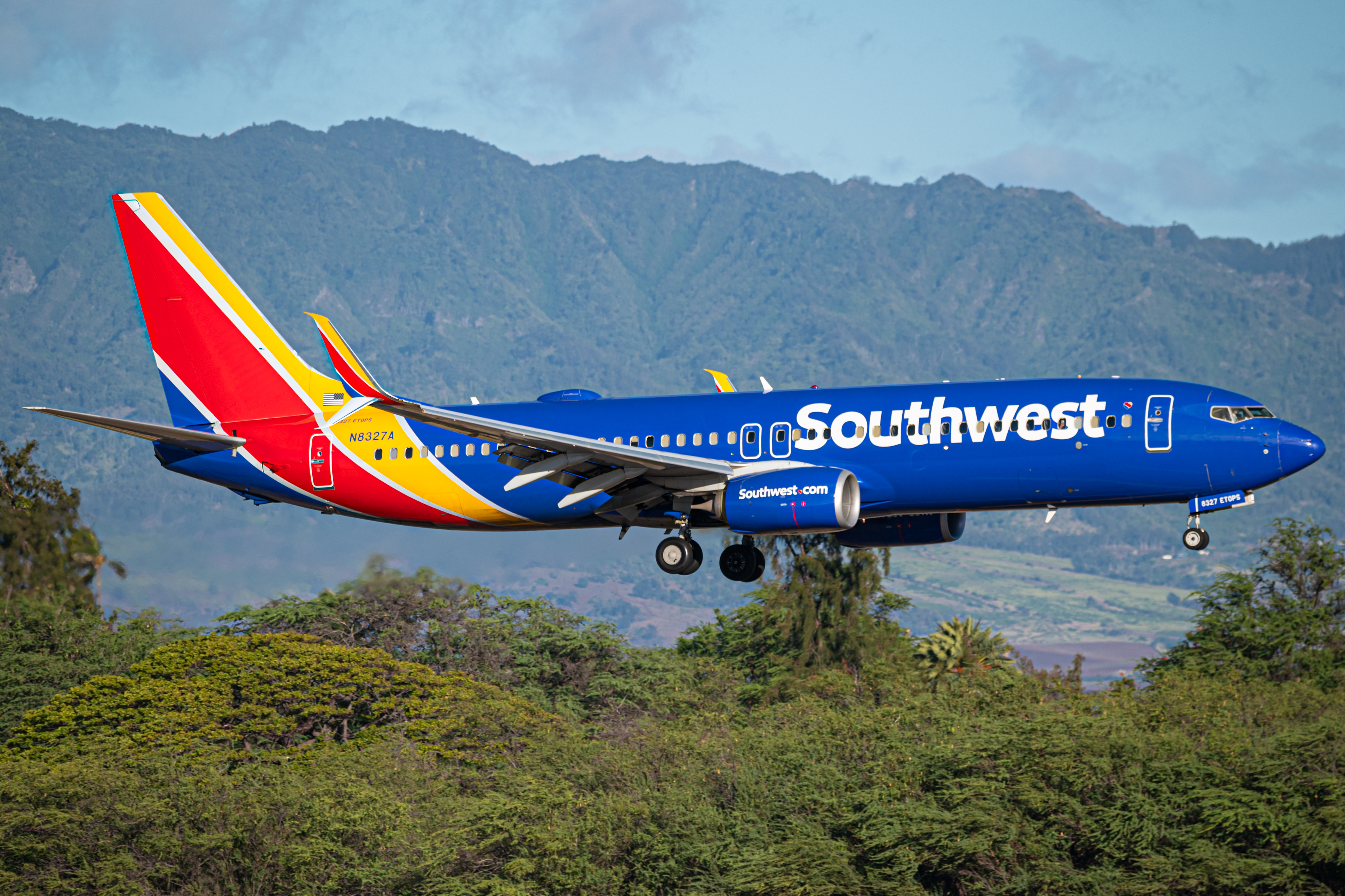 Full size: Southwest Airlines Boeing 737-800 N8327A at Daniel K Inouye International Airport