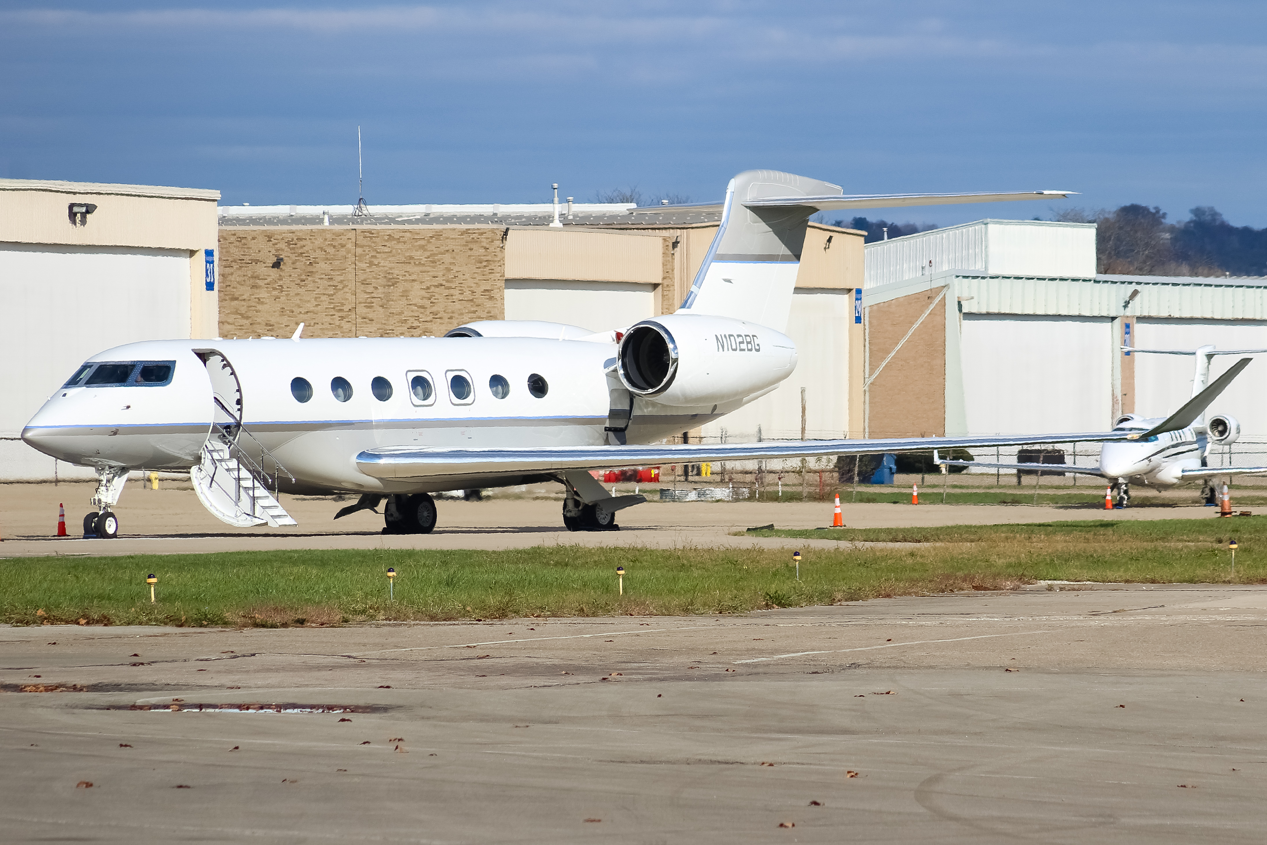 Full size: PRIVATE  Gulfstream G600 N102BG at Cincinnati Municipal Airport/Lunken Field
