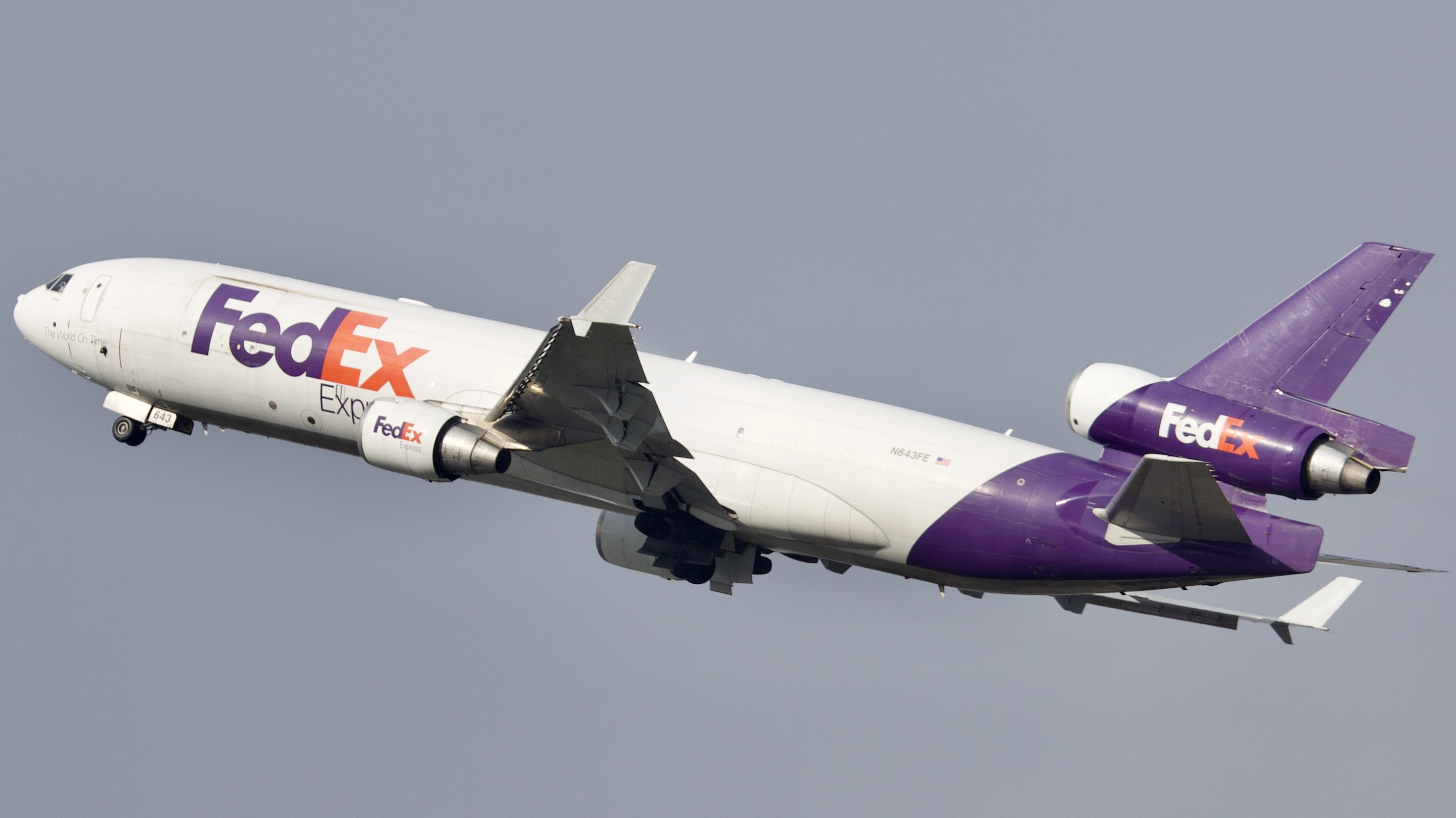 Full size: FedEx McDonnell Douglas MD-11F N643FE at Houston-George Bush Intercontinental Airport