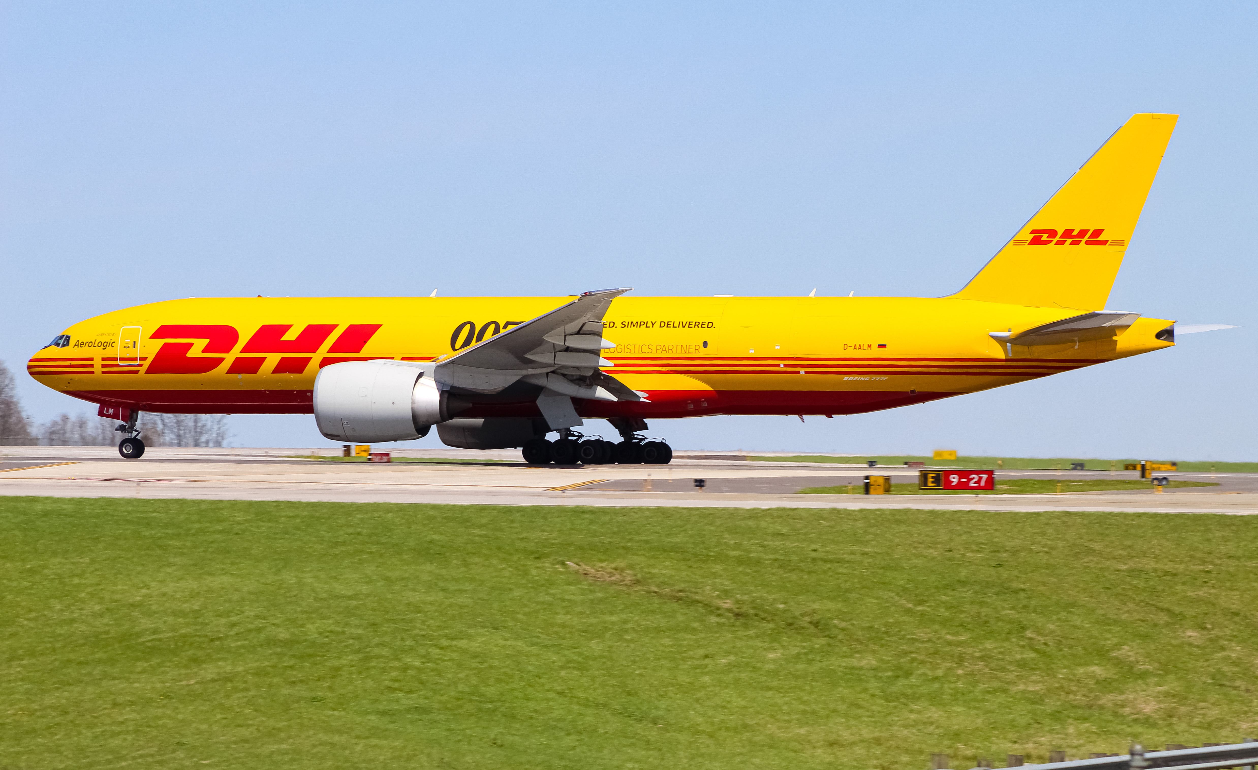Full size: DHL Boeing 777-F D-AALM at Cincinnati/Northern Kentucky International Airport