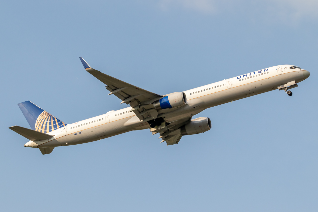 Full size: United Airlines Boeing 757-300 N57869 at Baltimore/Washington International Thurgood Marshall Airport