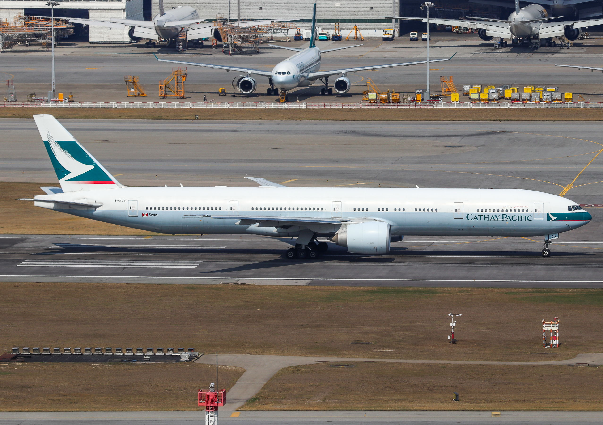 Full size: Cathay Pacific Boeing 777-300ER B-KQS at Hong Kong International Airport