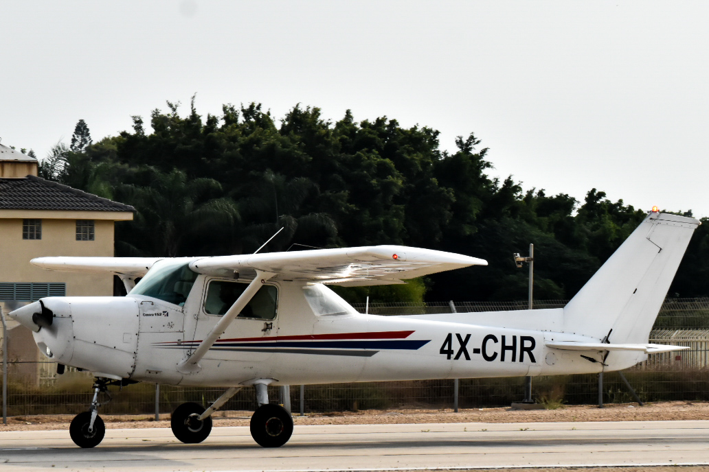 Full size: PRIVATE Cessna 172 4X-CHR at Herzliya Airport