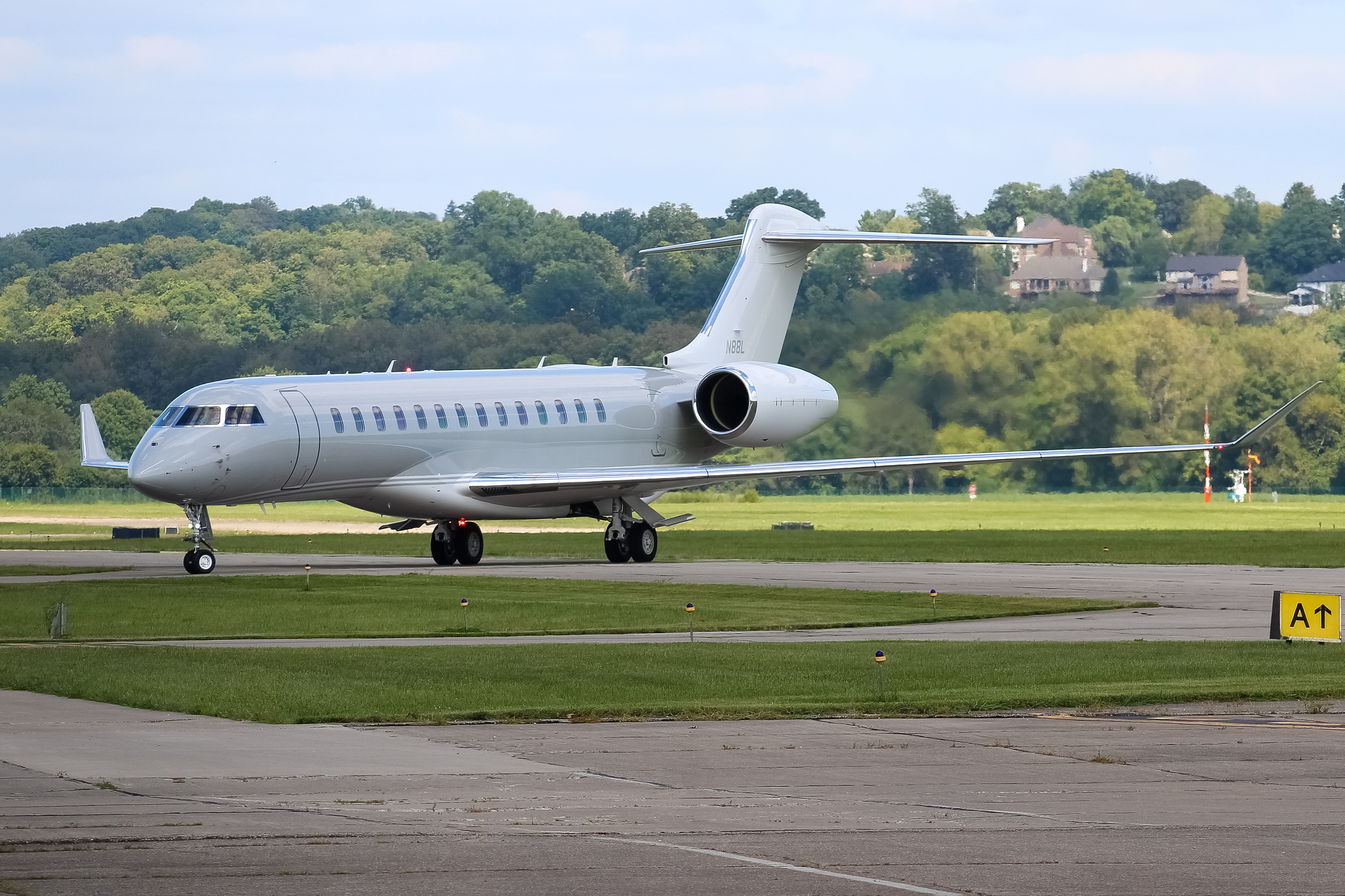 Full size: PRIVATE  Bombardier Global 7500 N88L at Cincinnati Municipal Airport/Lunken Field