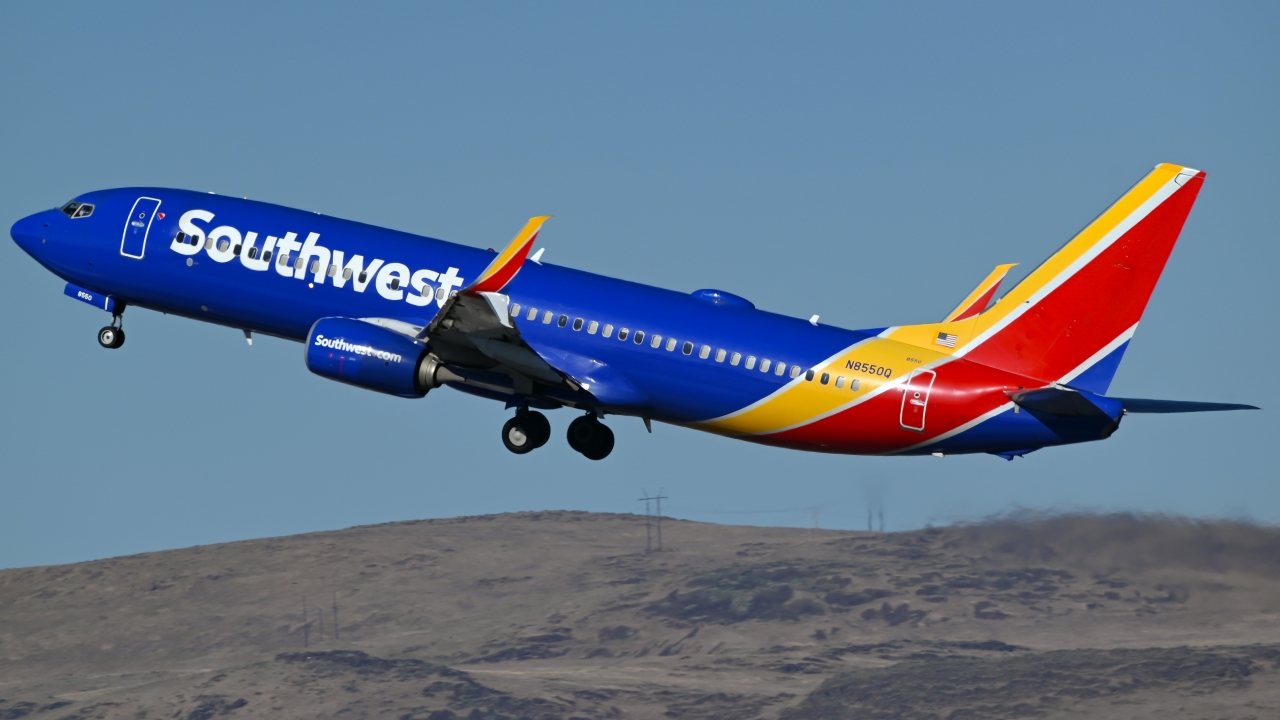 Full size: Southwest Airlines Boeing 737-800 N8550Q at Reno/Tahoe International Airport