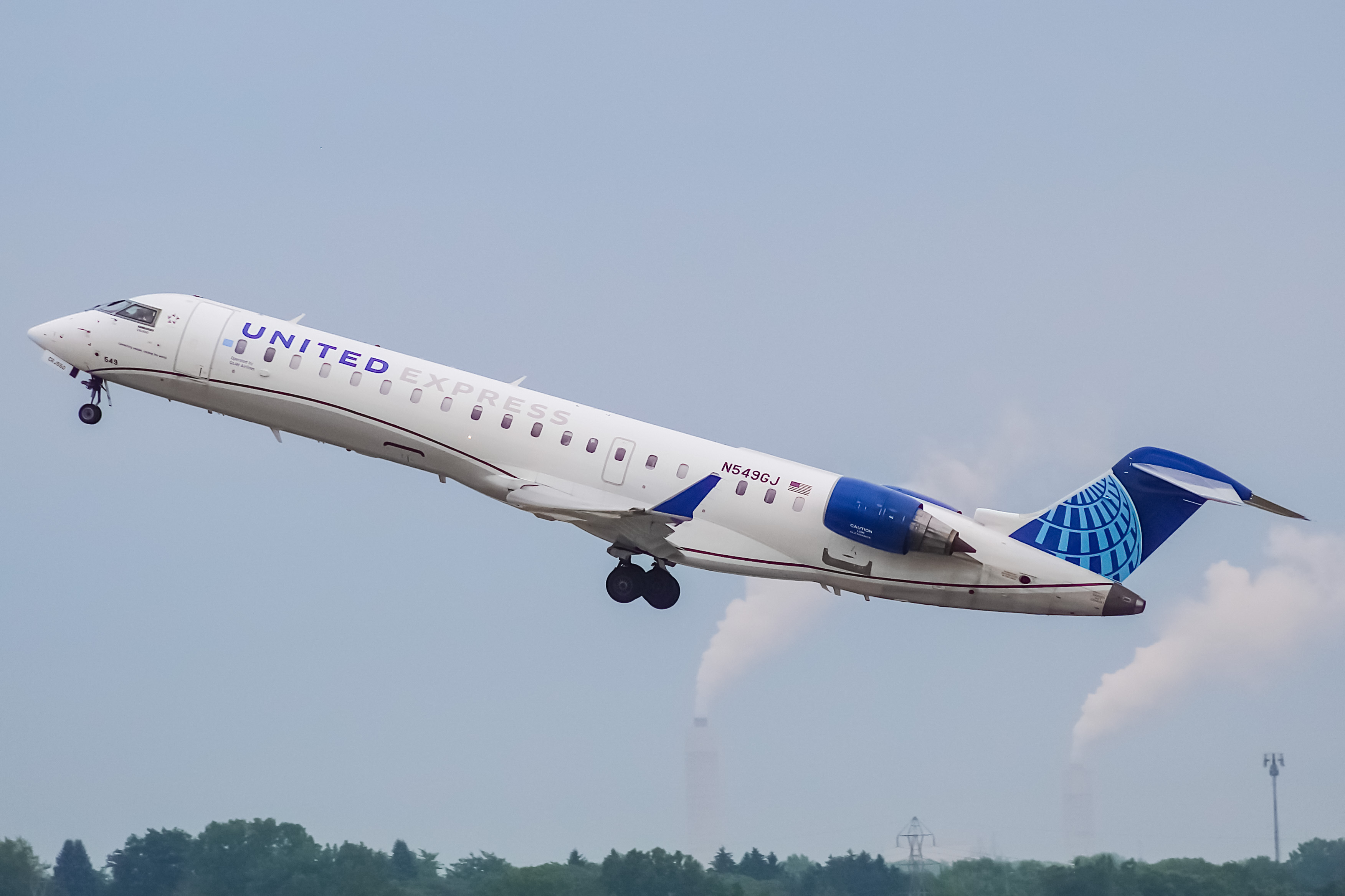 Full size: United Express Mitsubishi CRJ-550 N549GJ at General Mitchell International Airport