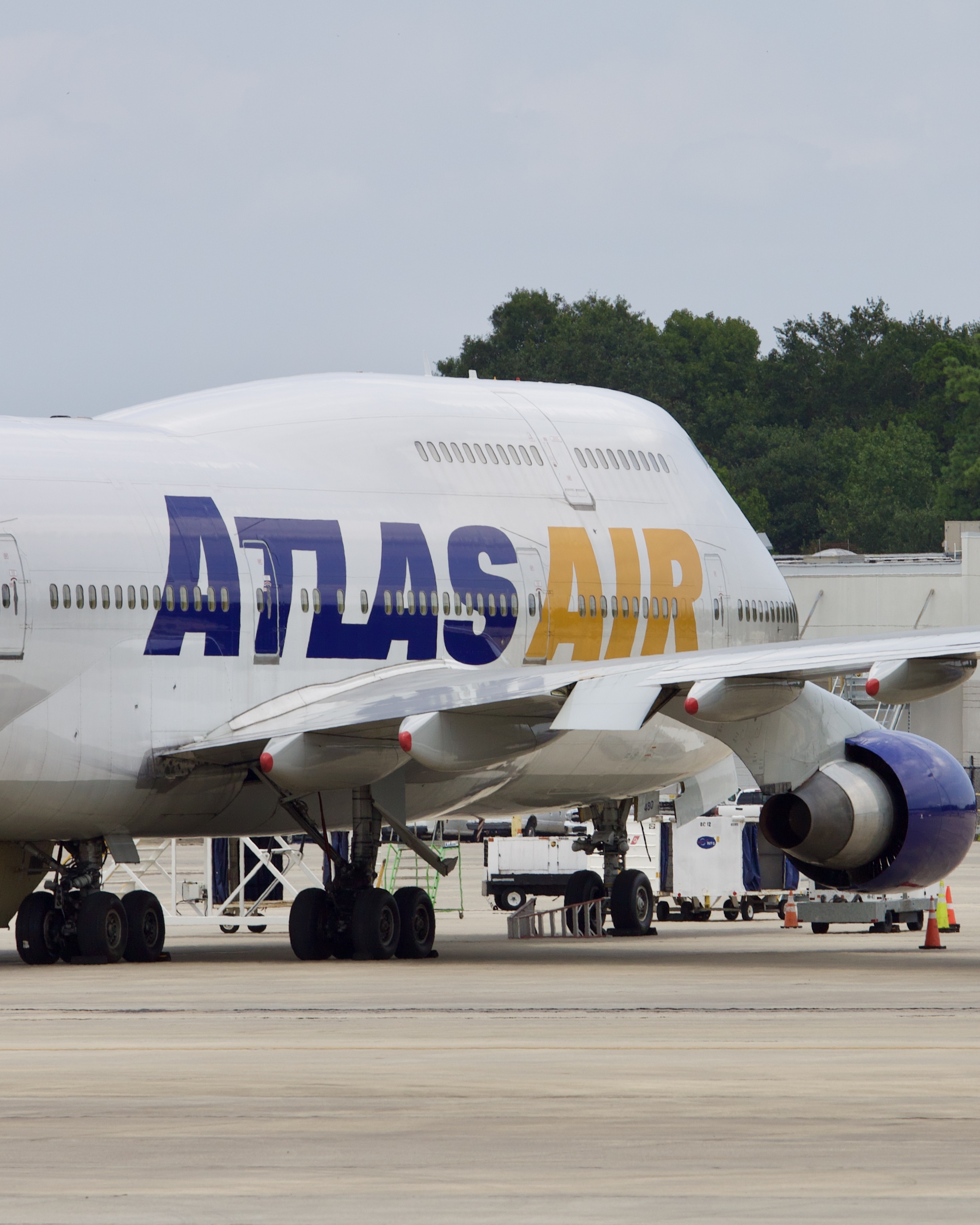 Full size: Atlas Air Boeing 747-400 N480MC at Houston-George Bush Intercontinental Airport
