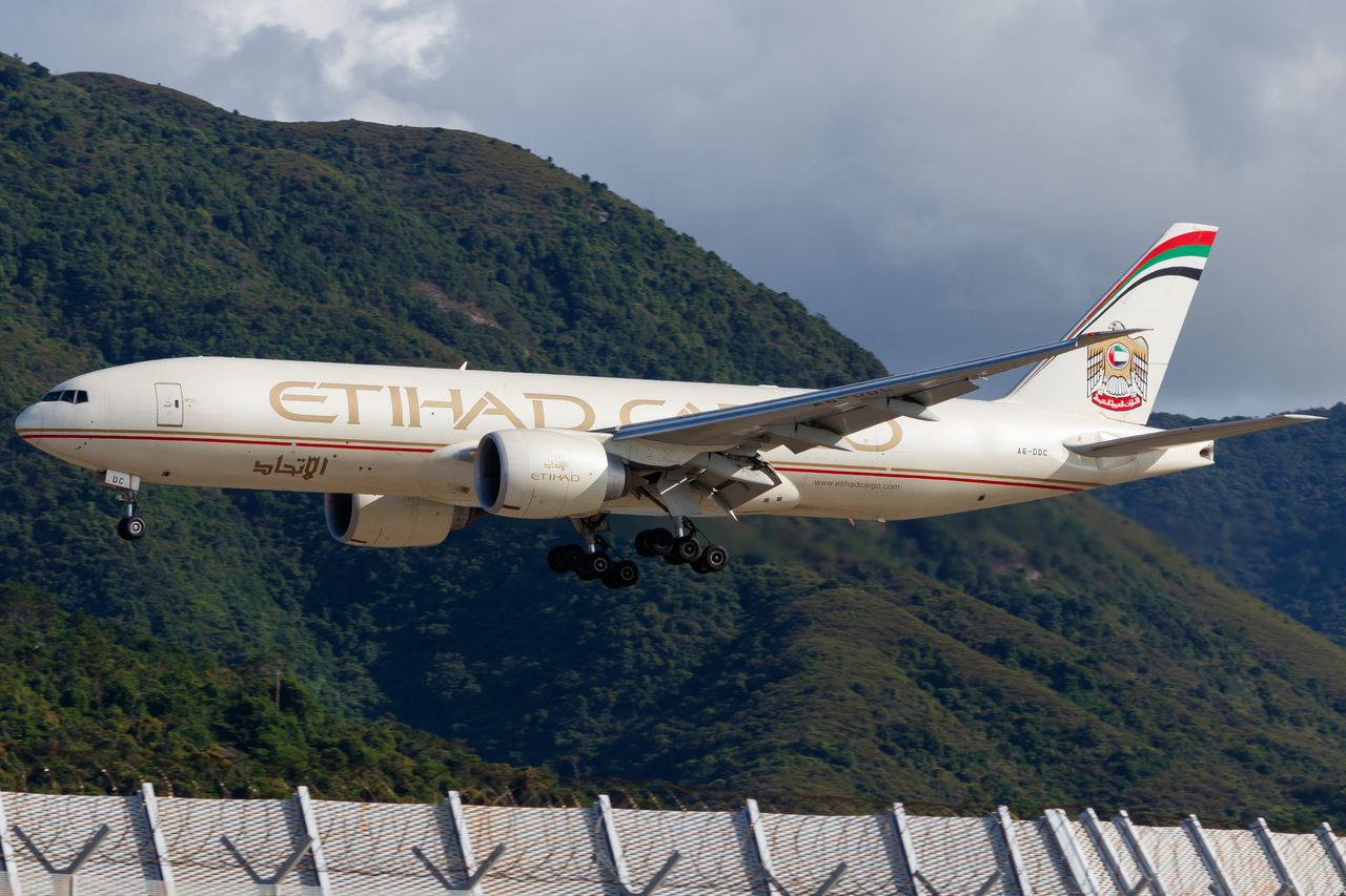 Full size: Etihad Cargo Boeing 777F A6-DDC at Hong Kong International Airport