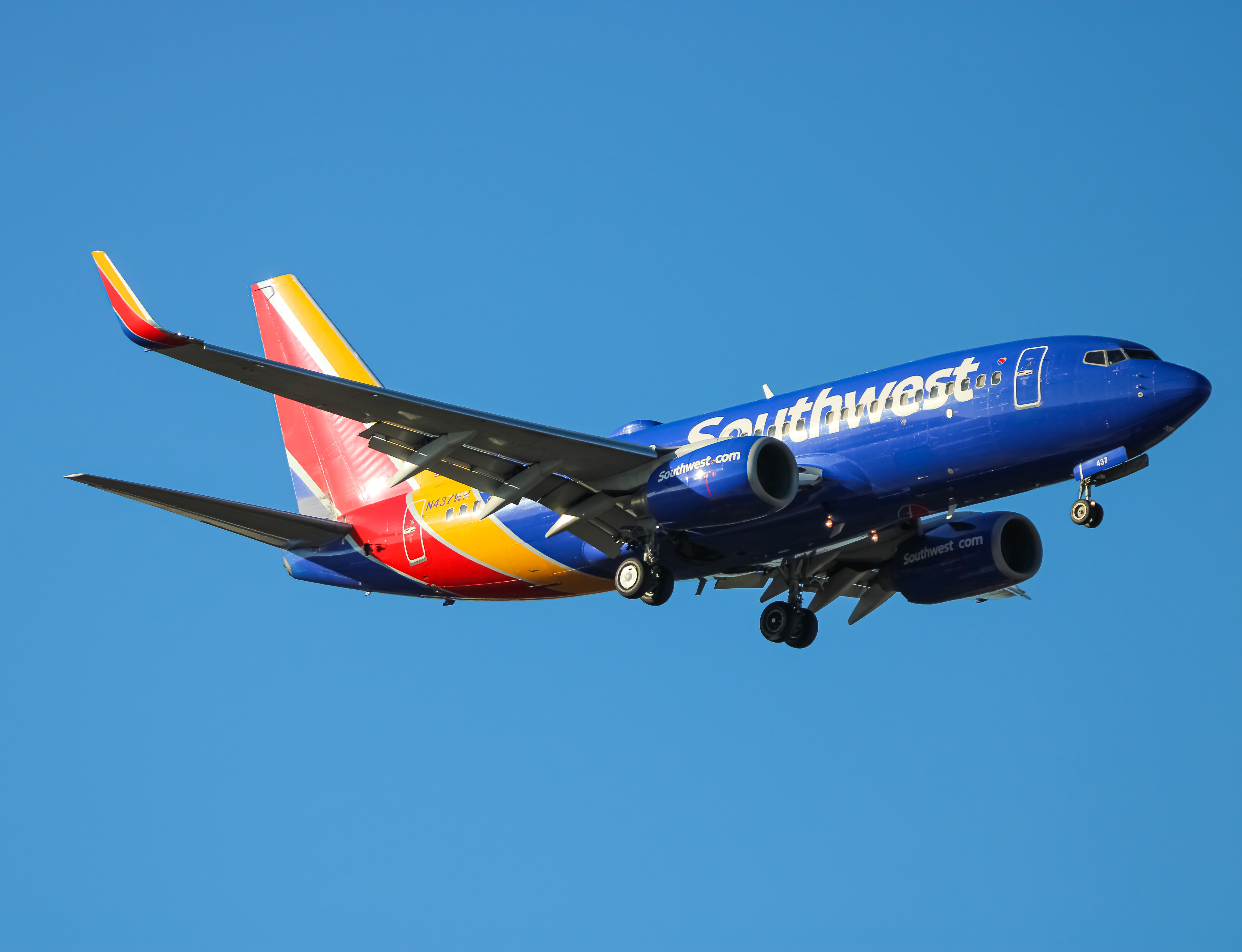 Full size: Southwest Airlines Boeing 737-700 N437WN at Baltimore/Washington International Thurgood Marshall Airport