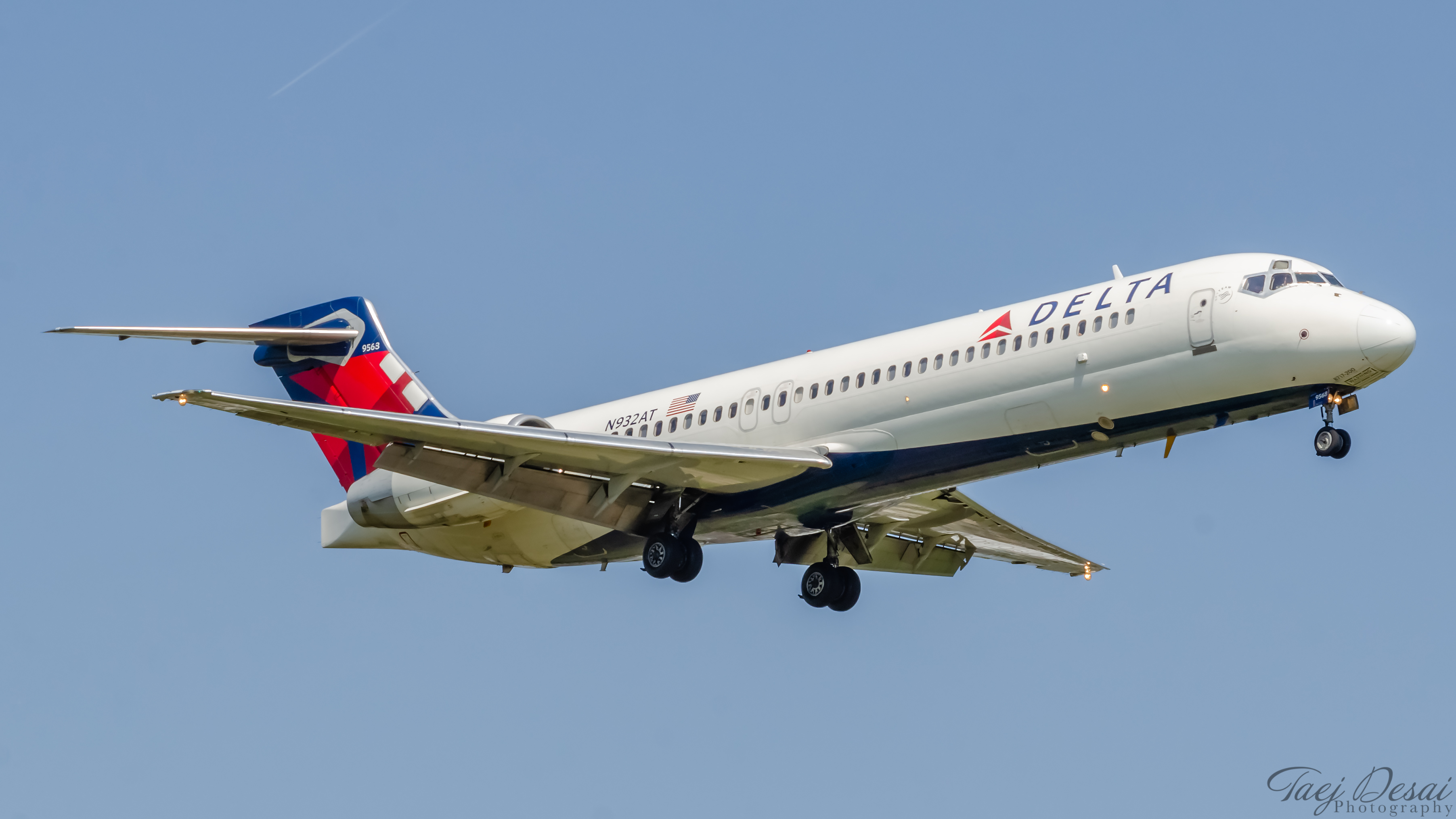 Full size: Delta Airlines Boeing 717-200 N932AT at General Mitchell International Airport