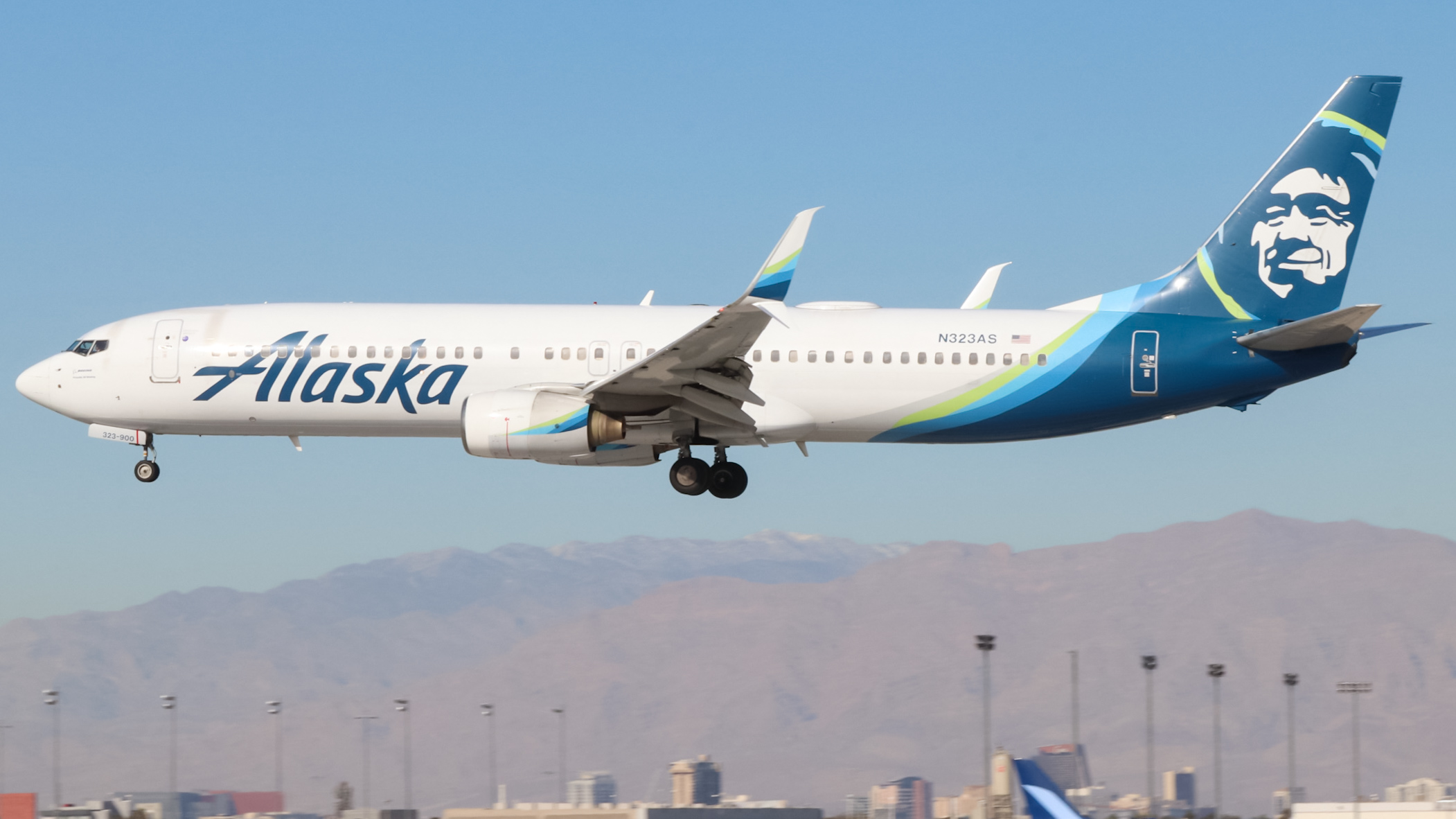 Full size: Alaska Airlines Boeing 737-900ER N323AS at Harry Reid International Airport
