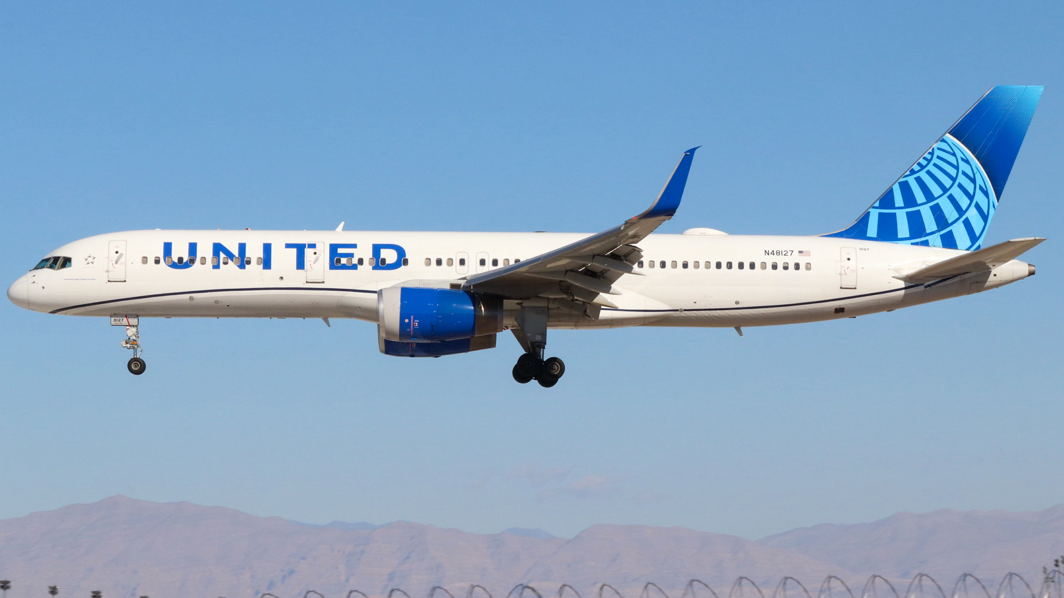 Full size: United Airlines Boeing 757-200 N48127 at Harry Reid International Airport