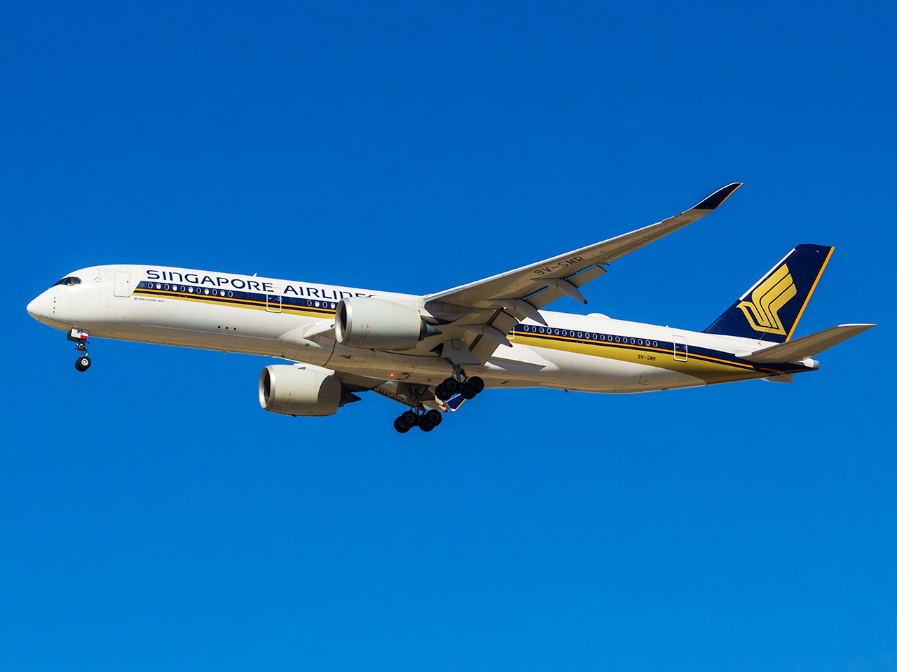 Full size: Singapore Airlines Airbus A350-900 9V-SMR at Houston-George Bush Intercontinental Airport