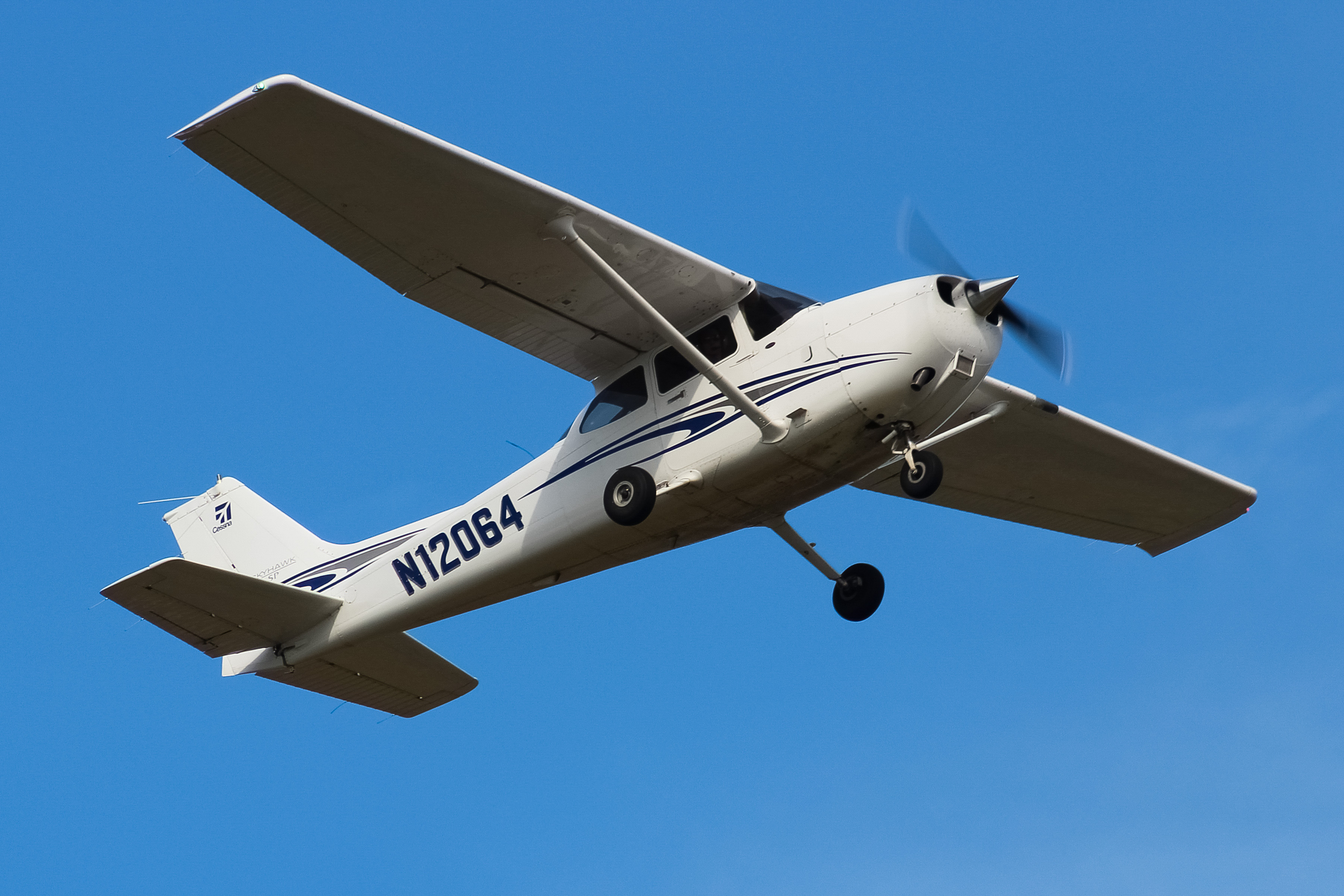 Full size: PRIVATE Cessna 172 N12064 at Clermont County Airport