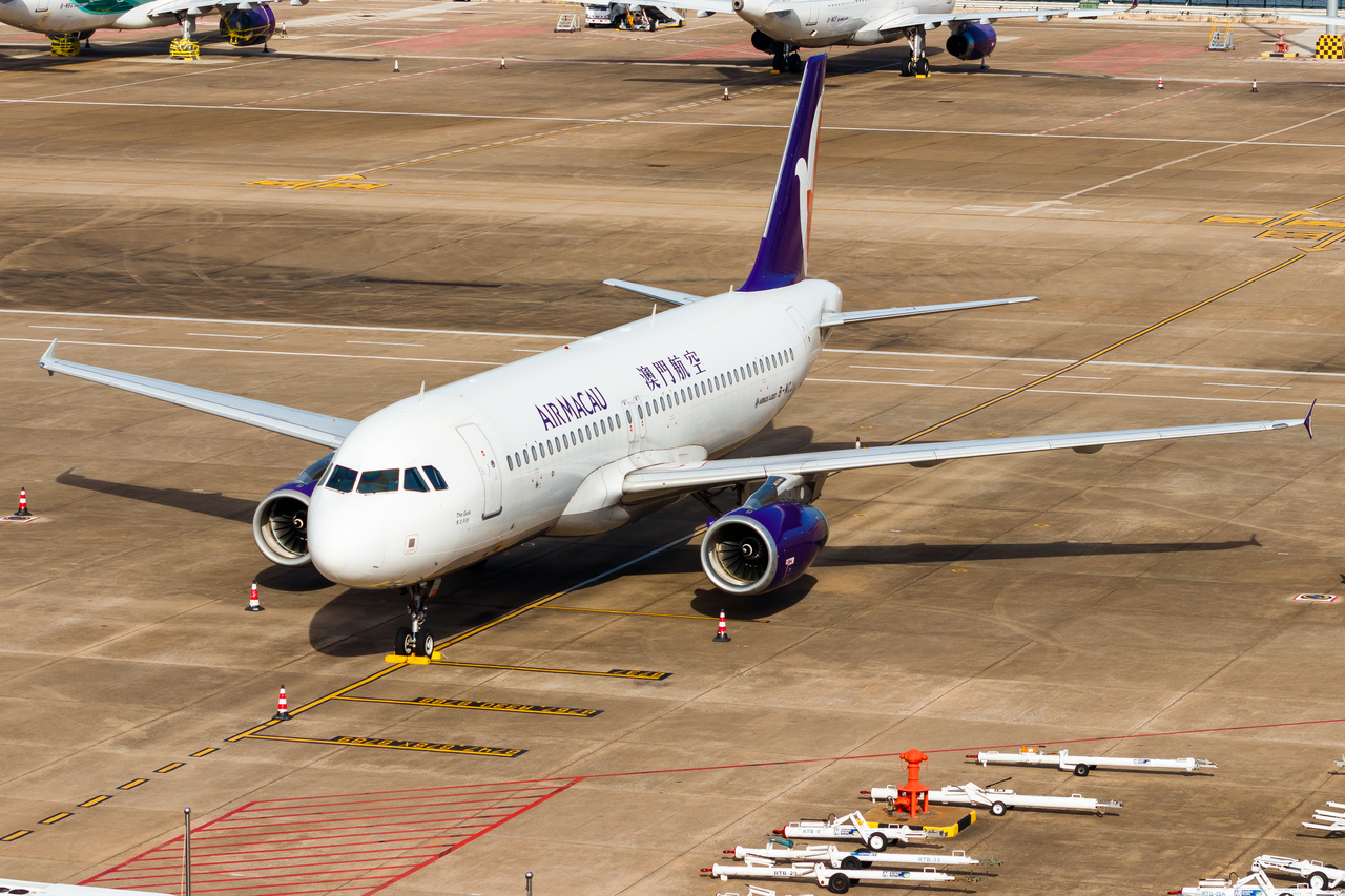 Full size: Air Macau Airbus A320 B-MCJ at Macau International Airport