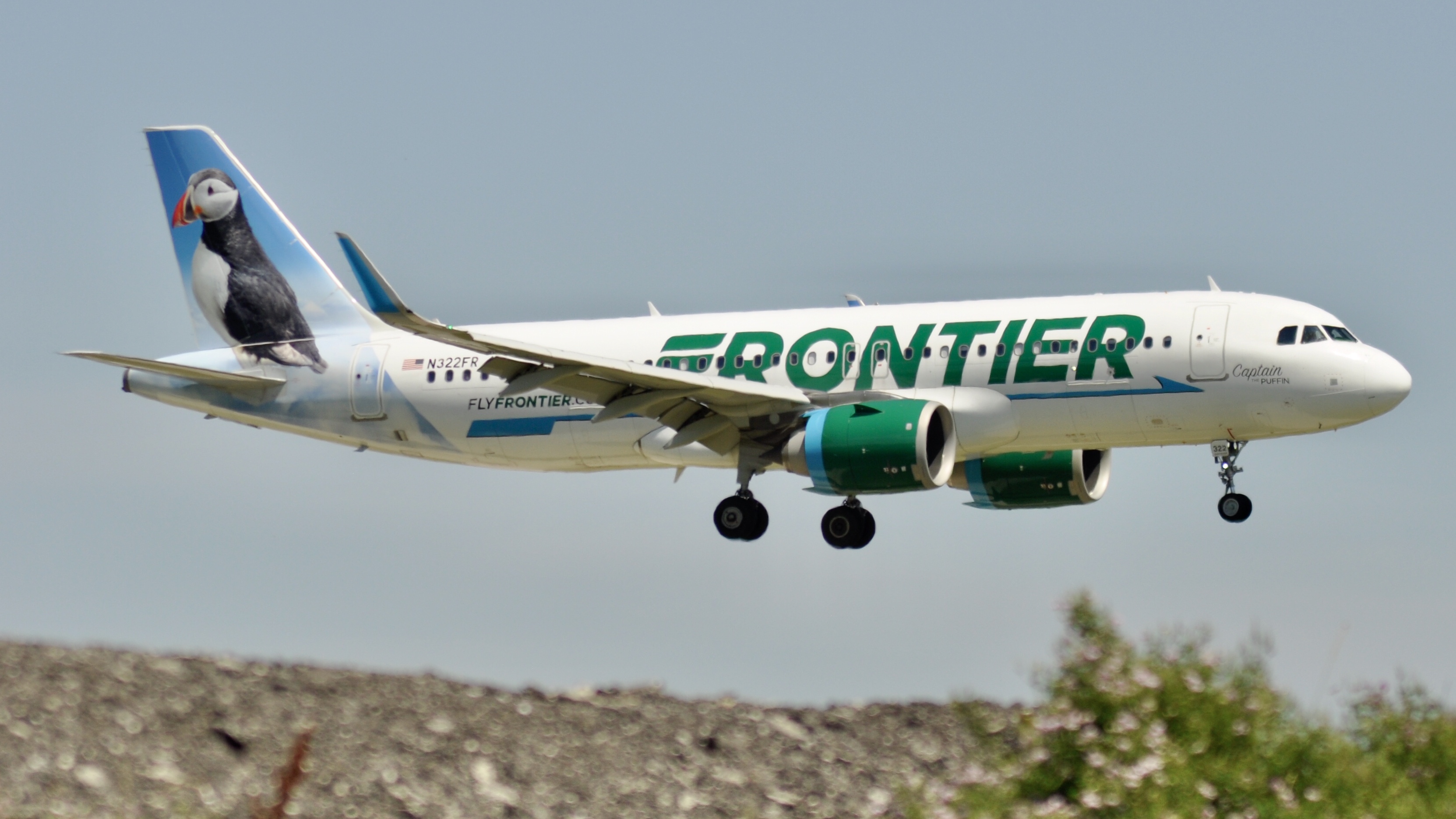 Full size: Frontier Airlines Airbus A320 N322FR at Chicago O'Hare International Airport