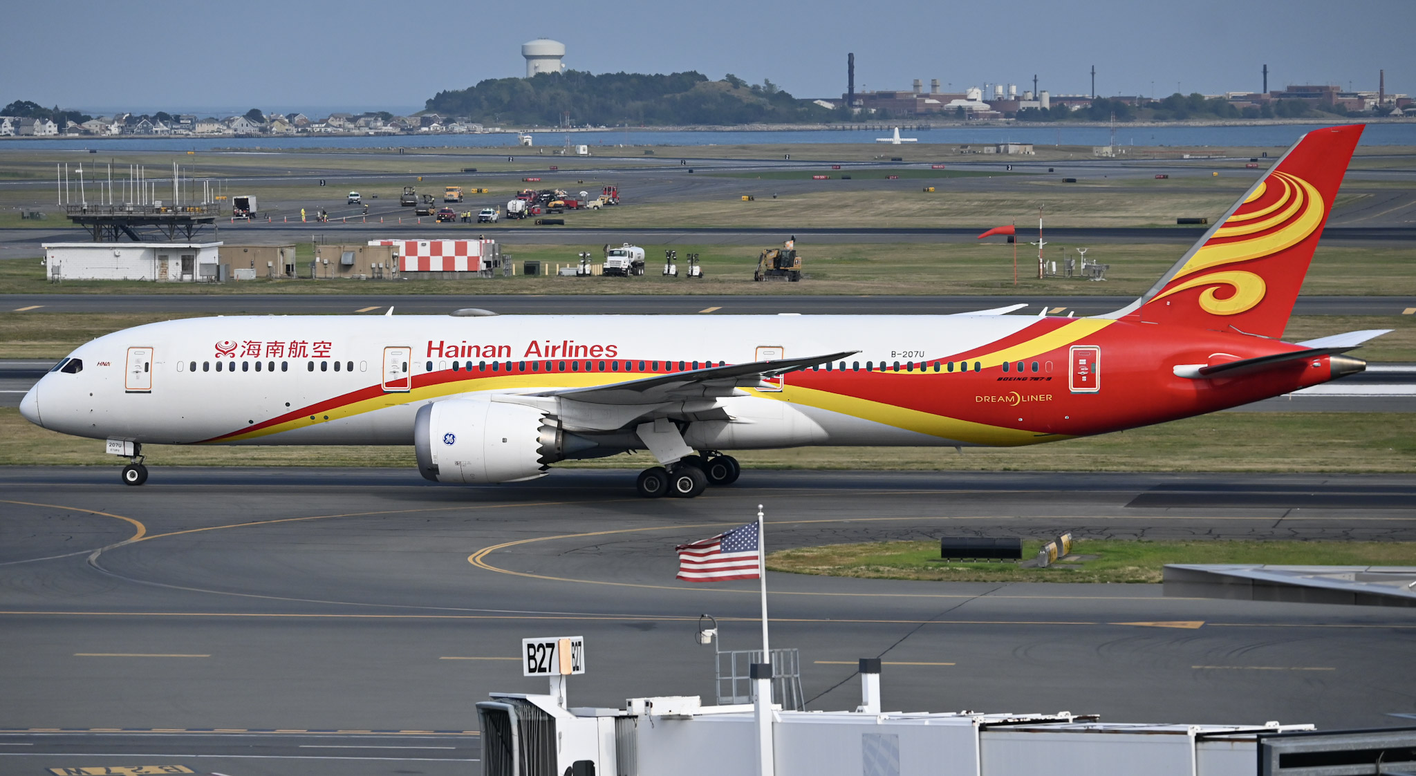 Full size: Hainan Airlines Boeing 787-9 B-207U at General Edward Lawrence Logan International Airport