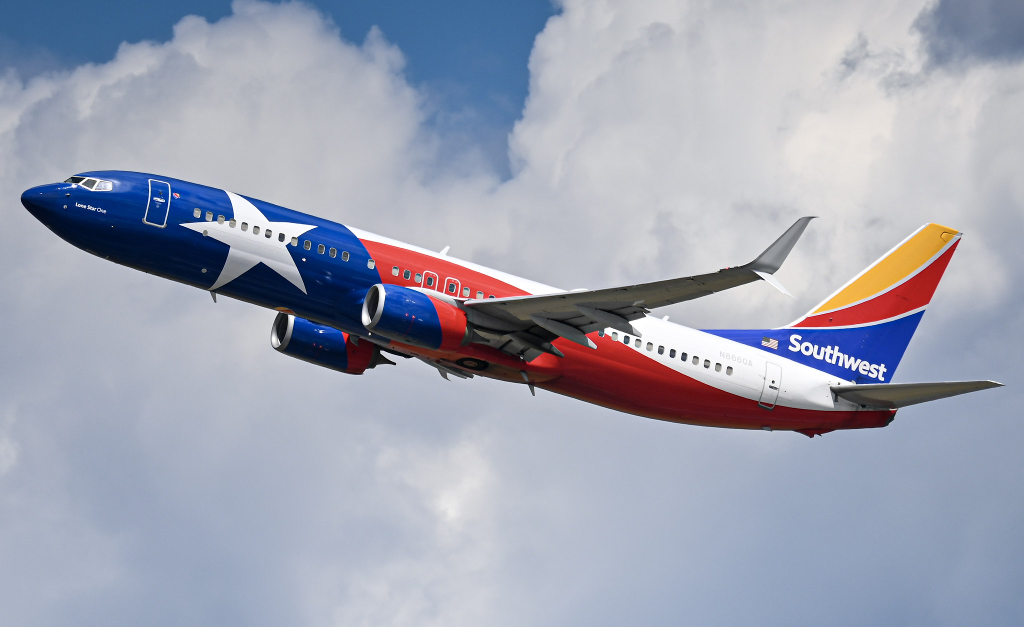 Full size: Southwest Airlines Boeing 737-800 N8660A at General Edward Lawrence Logan International Airport