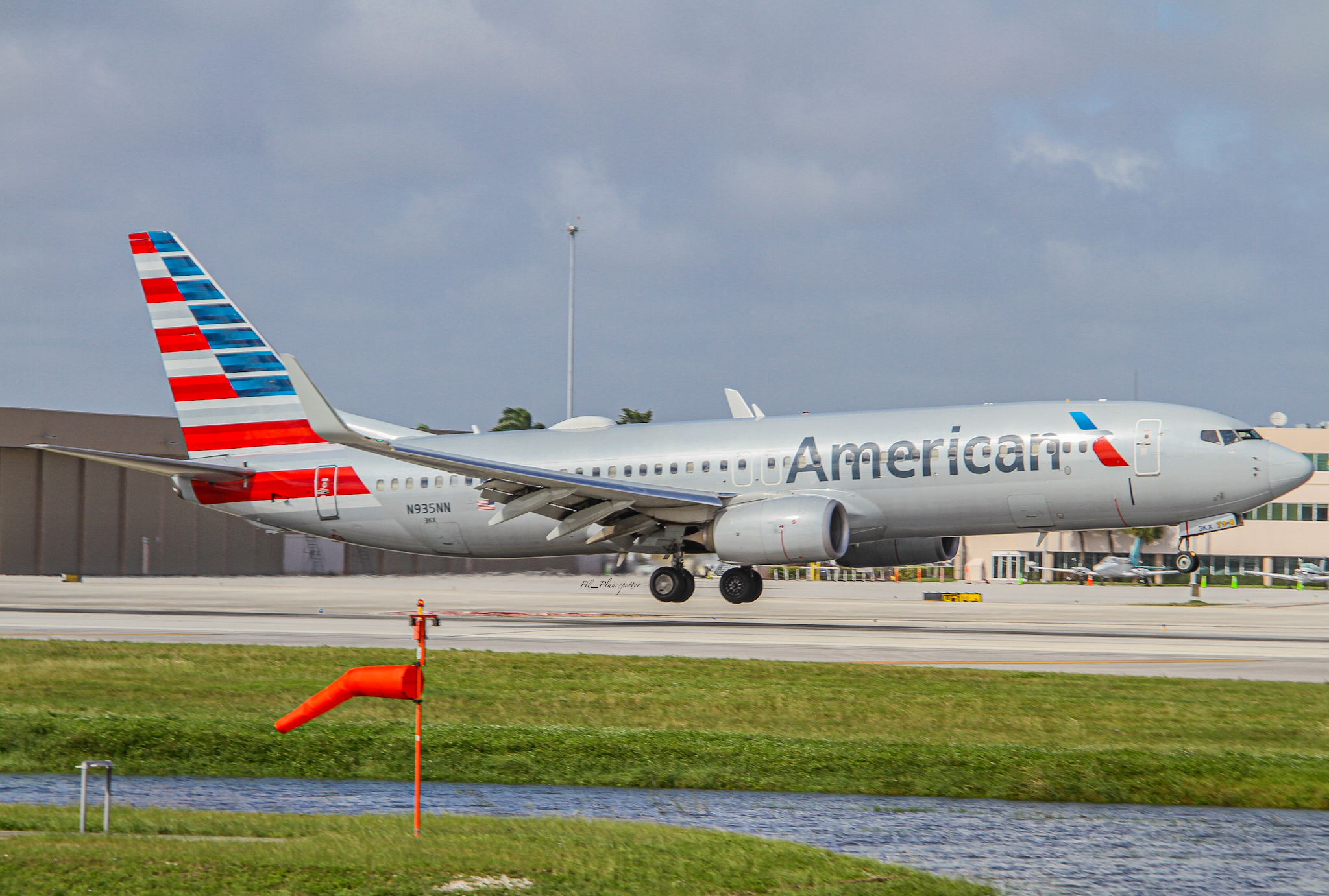 Full size: American Airlines Boeing 737-800 N935NN at Fort Lauderdale/Hollywood International Airport
